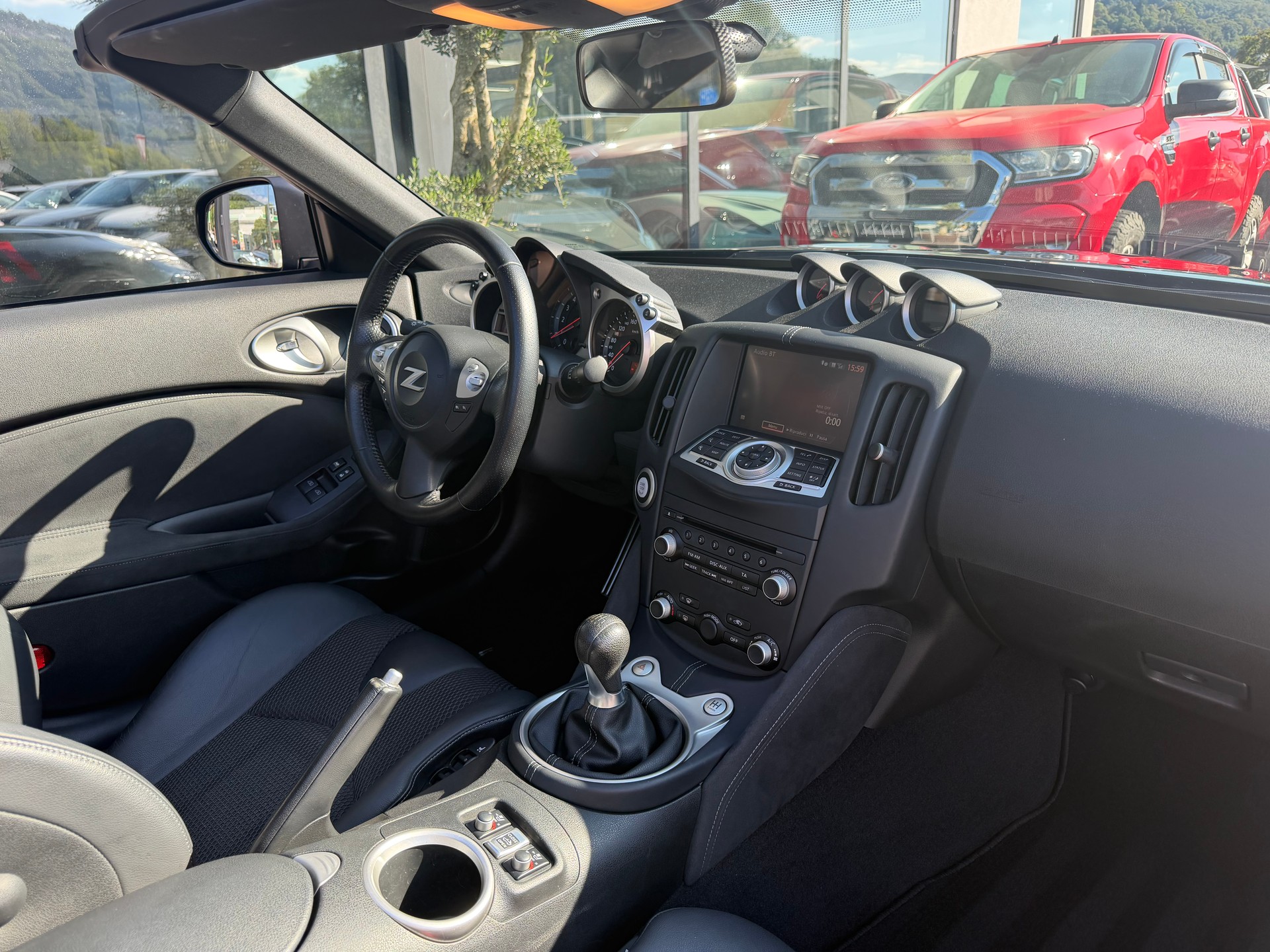 NISSAN 370 Z Roadster-image-14
