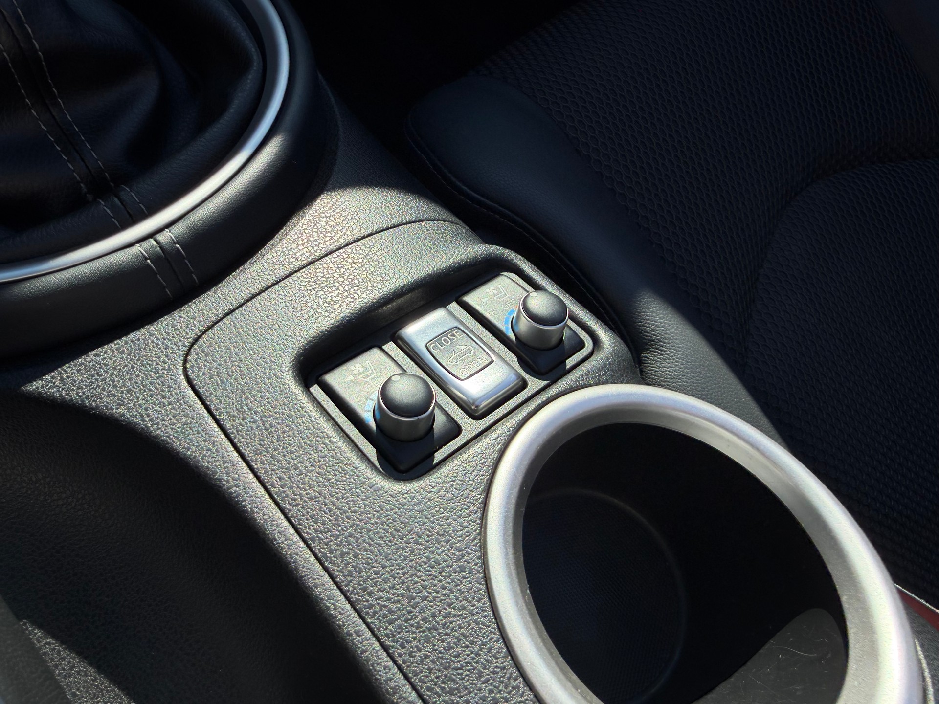 NISSAN 370 Z Roadster-image-19