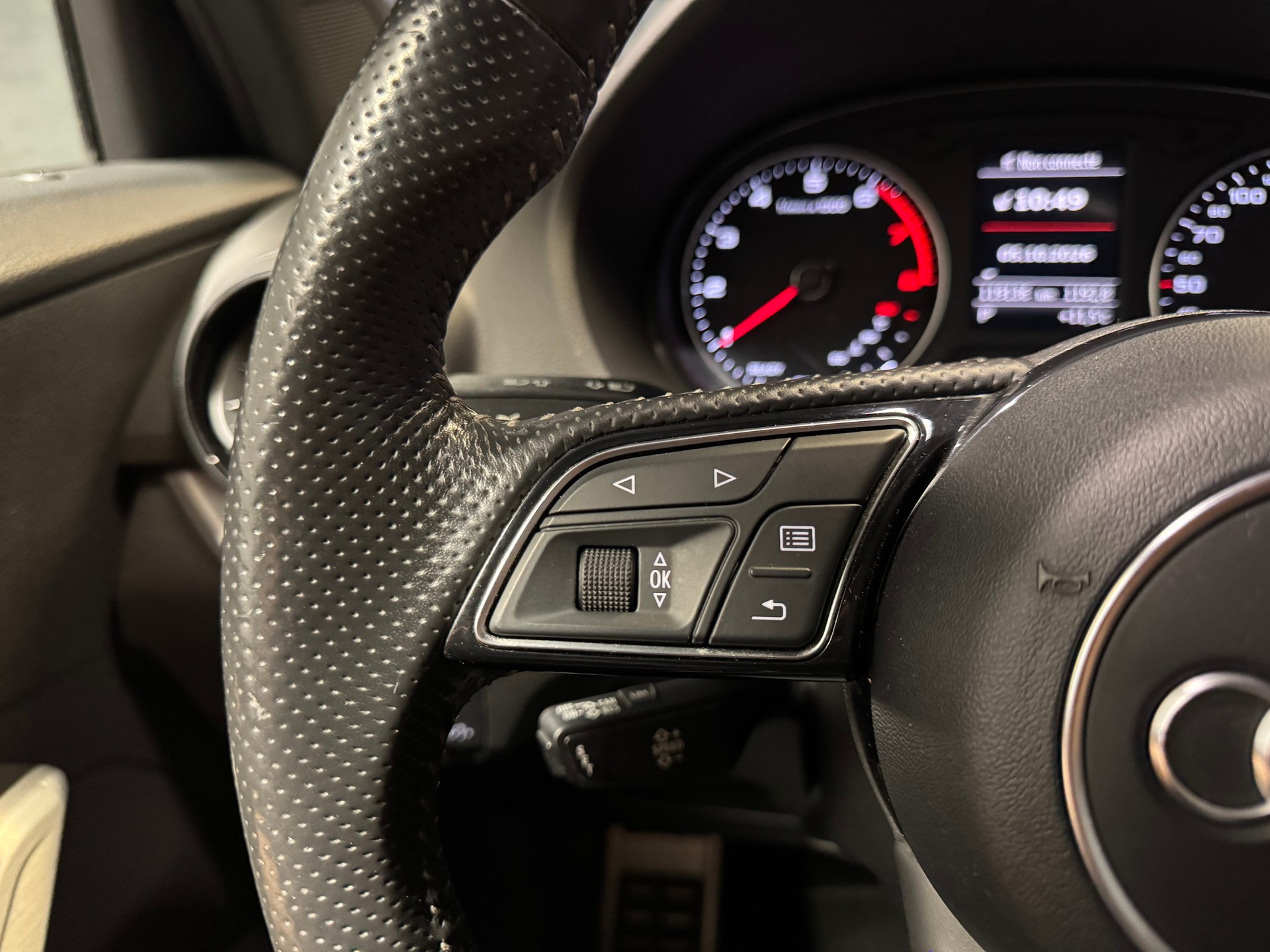 AUDI Q2 1.0 TFSI sport S-tronic S-line (57)-image-10