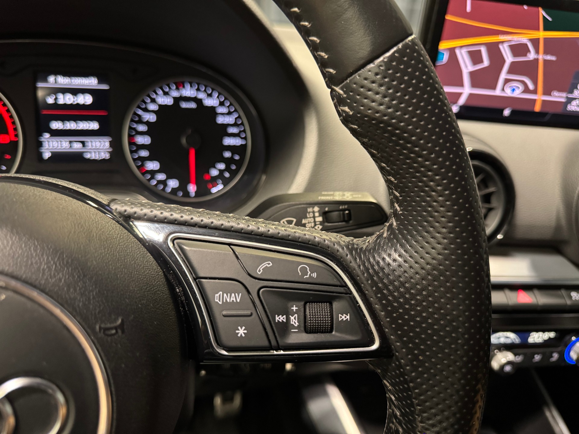 AUDI Q2 1.0 TFSI sport S-tronic S-line (57)-image-11