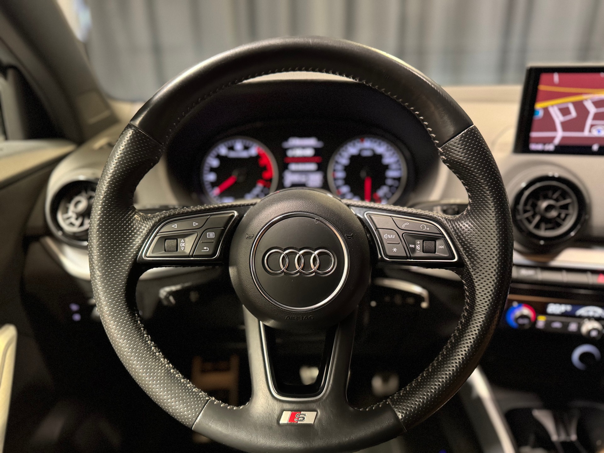 AUDI Q2 1.0 TFSI sport S-tronic S-line (57)-image-9