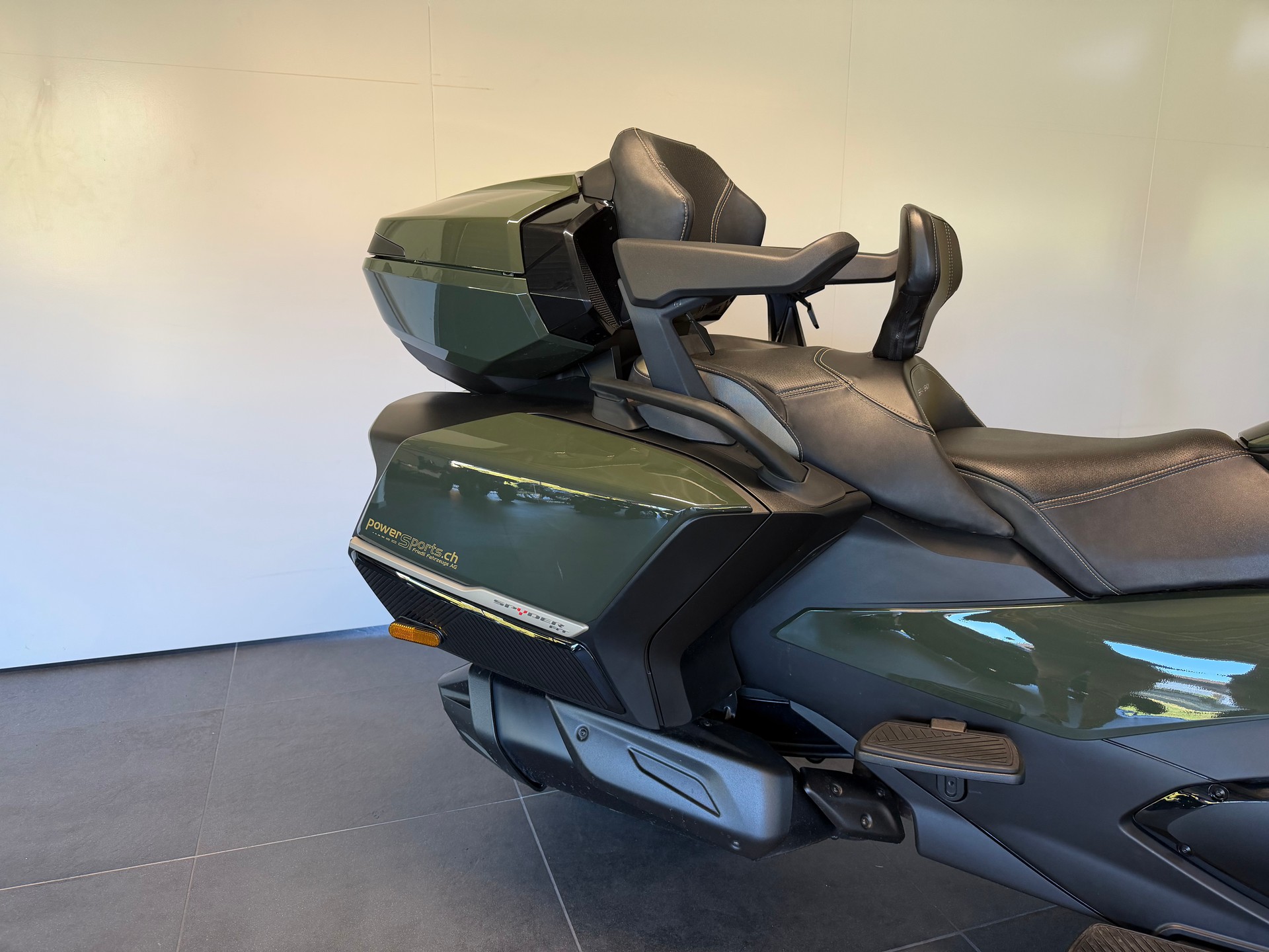CAN-AM Spyder RT-LTD Sea Sky Edition SE6-showroom-element-2