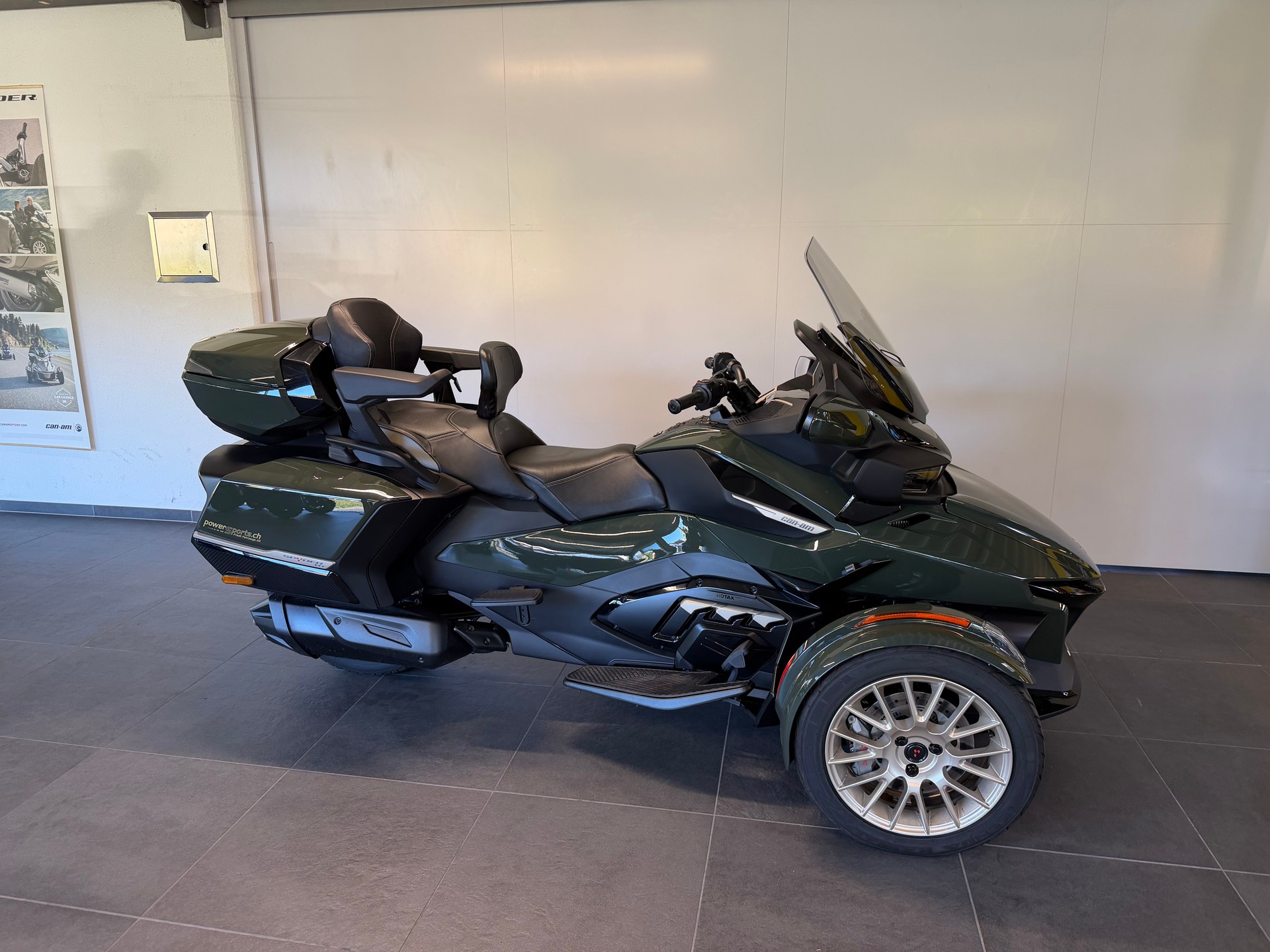 CAN-AM Spyder RT-LTD Sea Sky Edition SE6-showroom-element-3