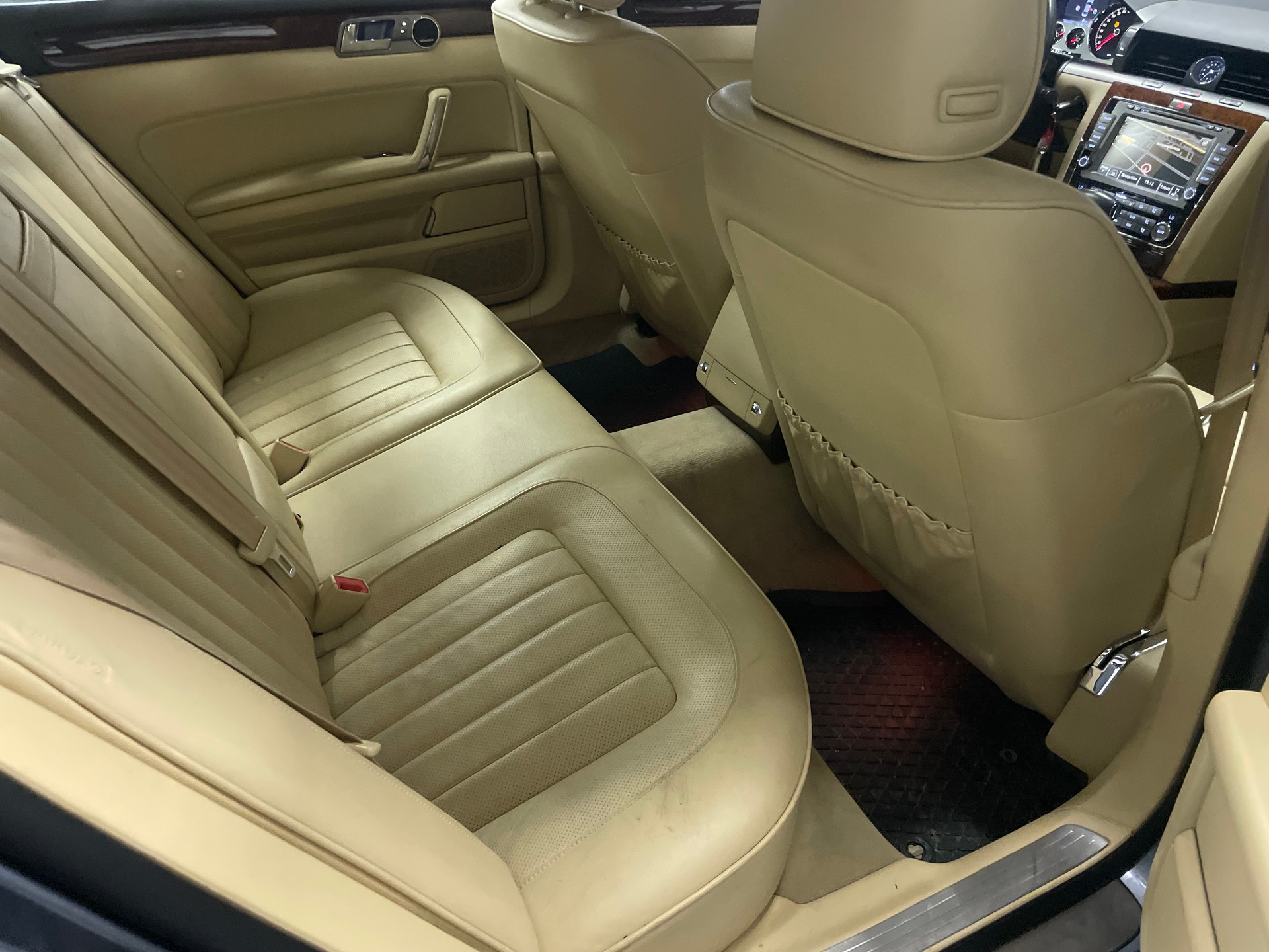 VW Phaeton 3.0 TDi V6 4Motion Tiptronic-image-15