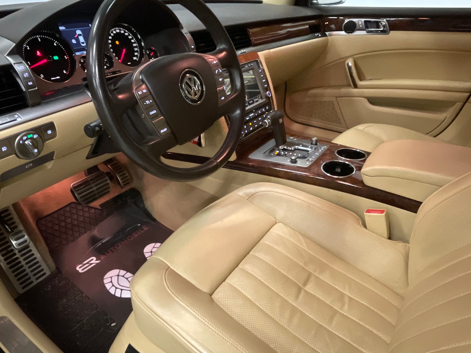 VW Phaeton 3.0 TDi V6 4Motion Tiptronic-image-10