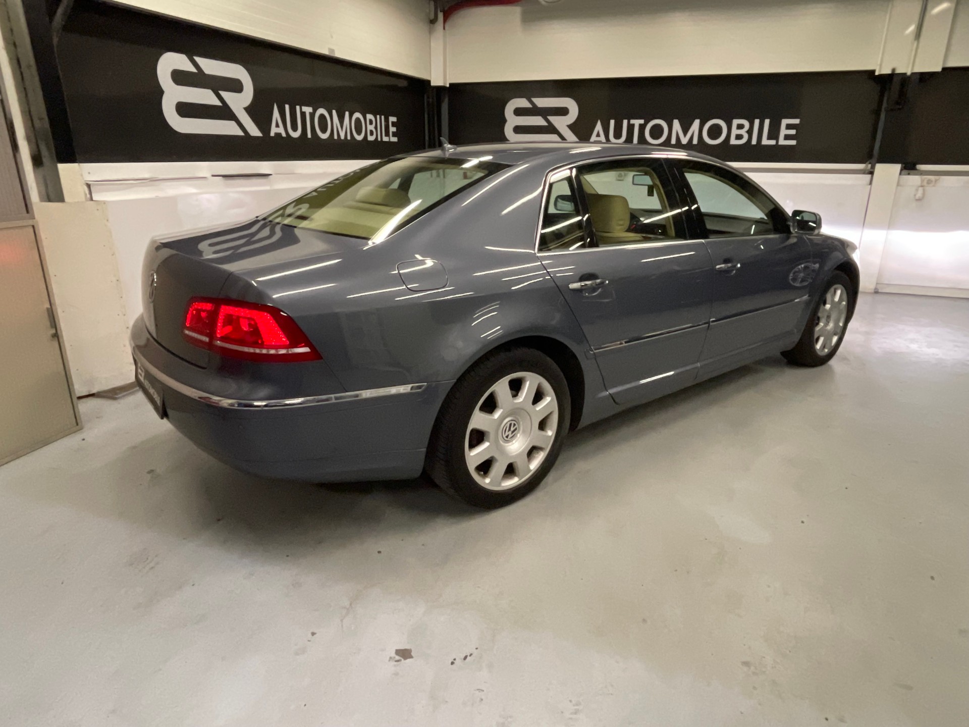 VW Phaeton 3.0 TDi V6 4Motion Tiptronic-image-4
