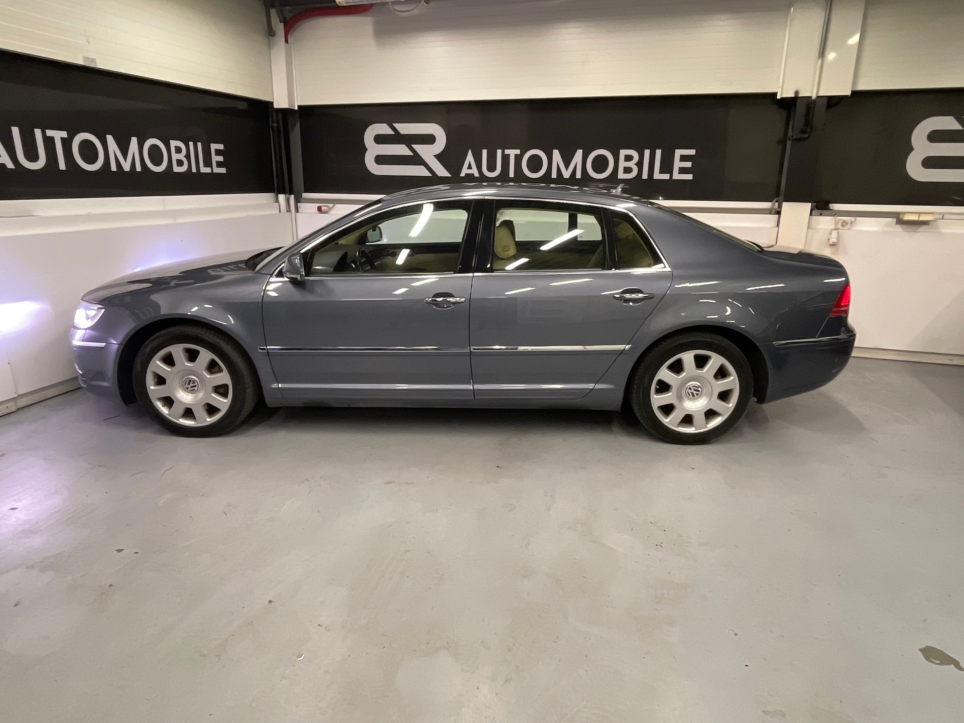 VW Phaeton 3.0 TDi V6 4Motion Tiptronic-image-6