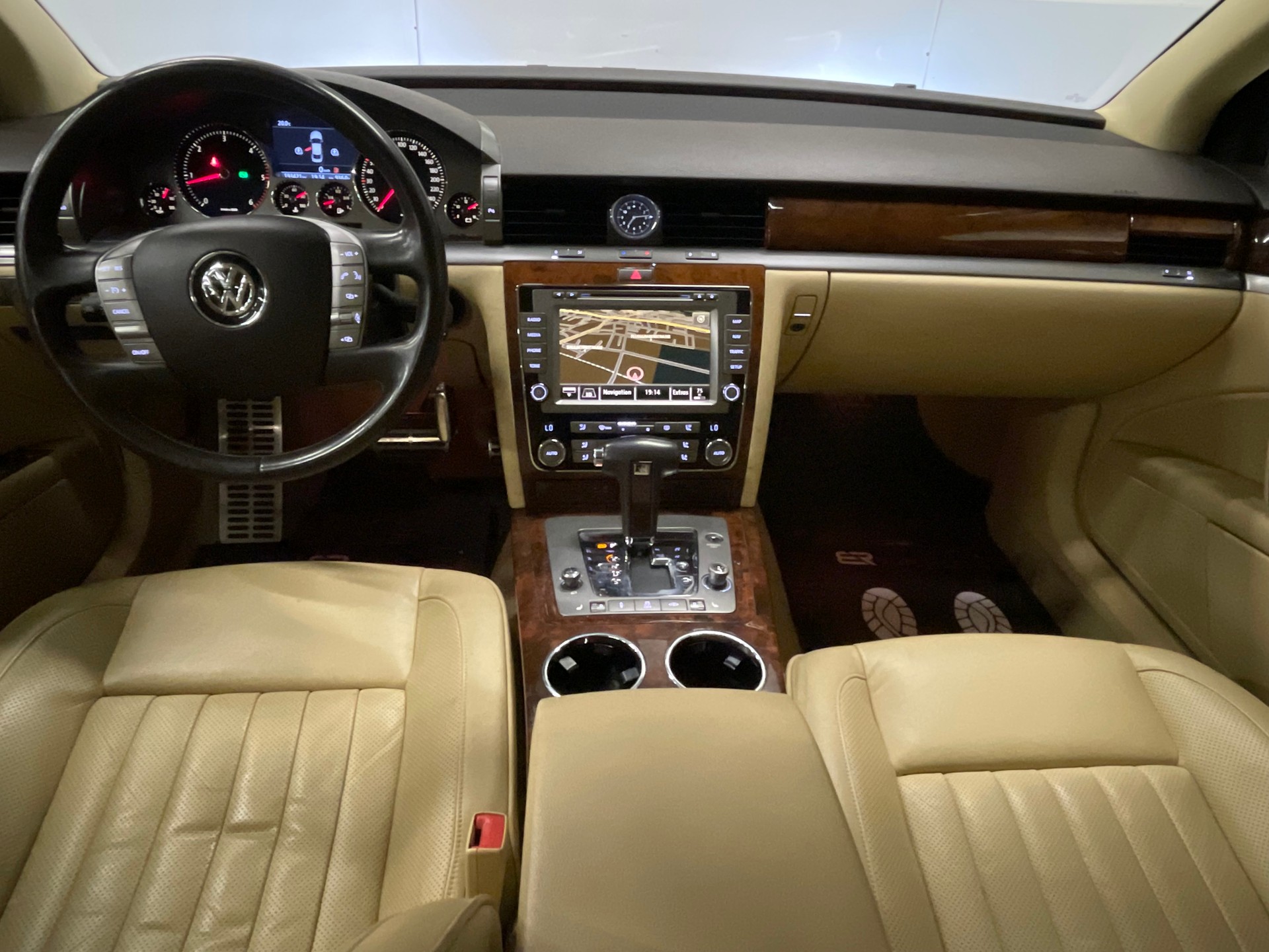 VW Phaeton 3.0 TDi V6 4Motion Tiptronic-image-8