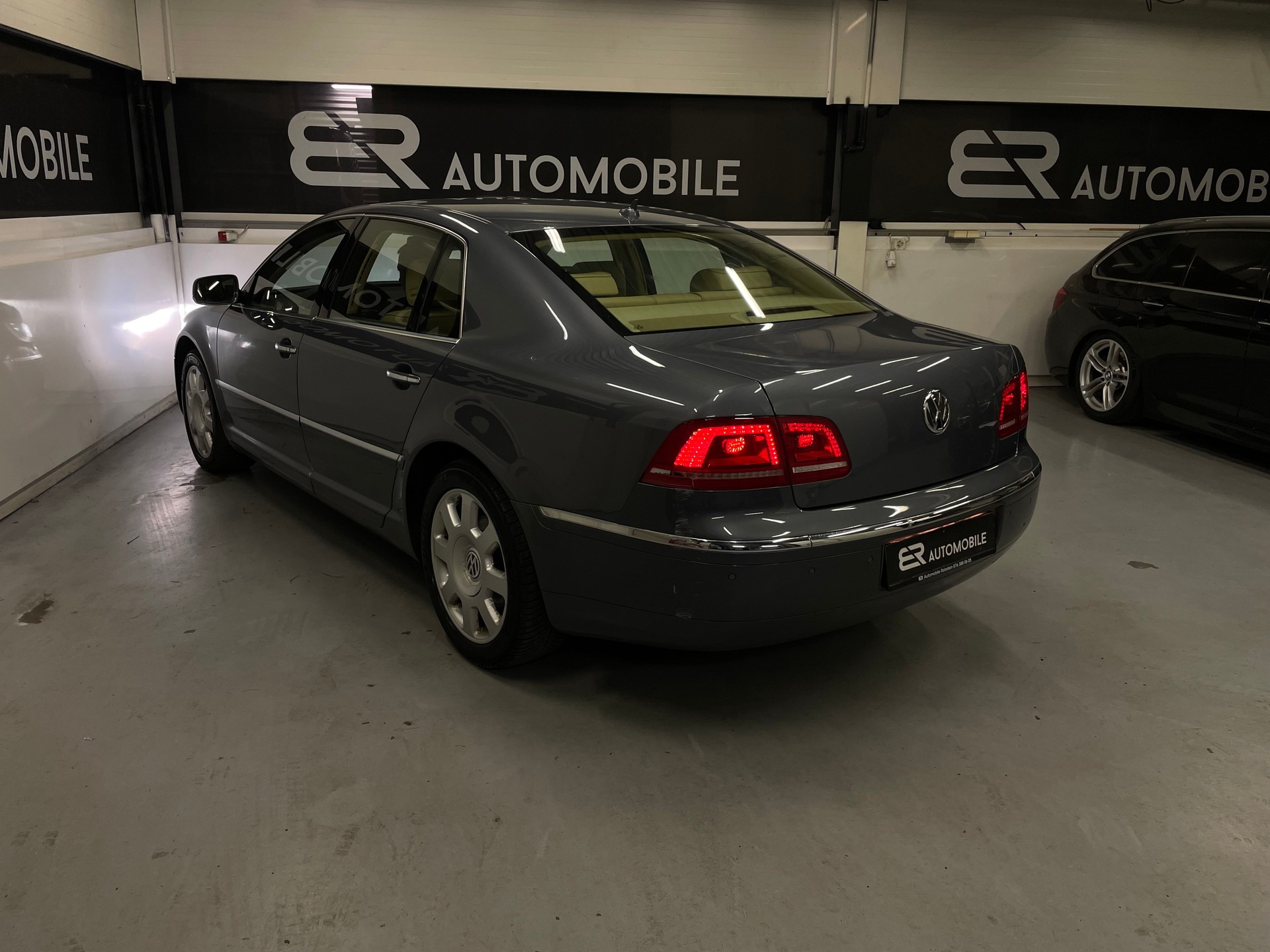 VW Phaeton 3.0 TDi V6 4Motion Tiptronic-image-5
