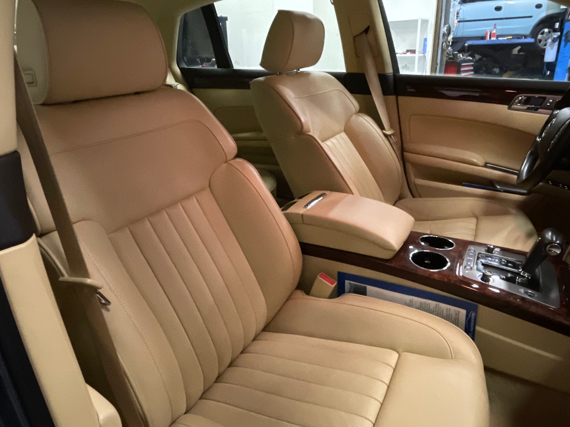 VW Phaeton 3.0 TDi V6 4Motion Tiptronic-image-13