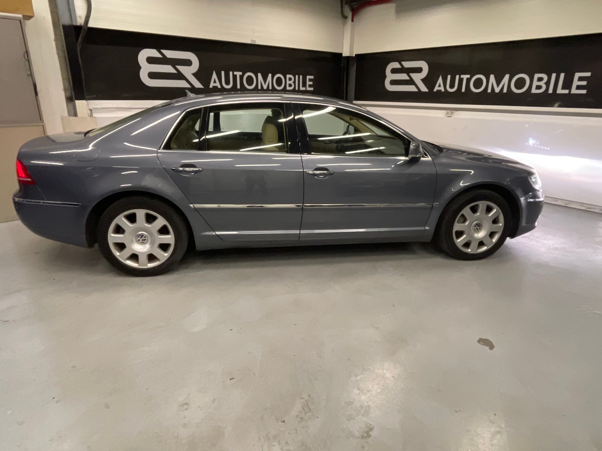 VW Phaeton 3.0 TDi V6 4Motion Tiptronic-image-7