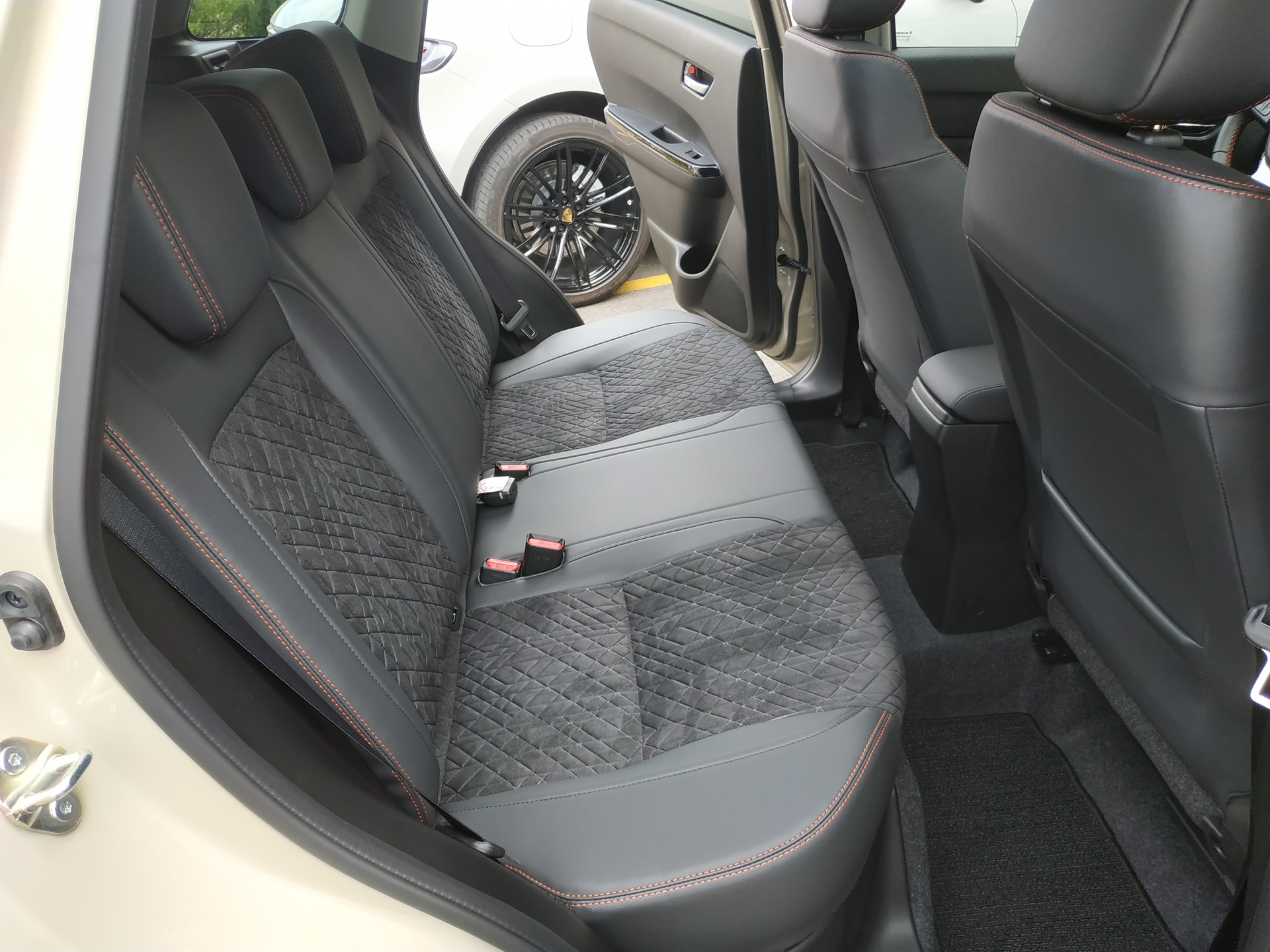 SUZUKI Vitara 1.4 Boosterjet Black Edition Top 4x4 Hybrid Automatic-image-22