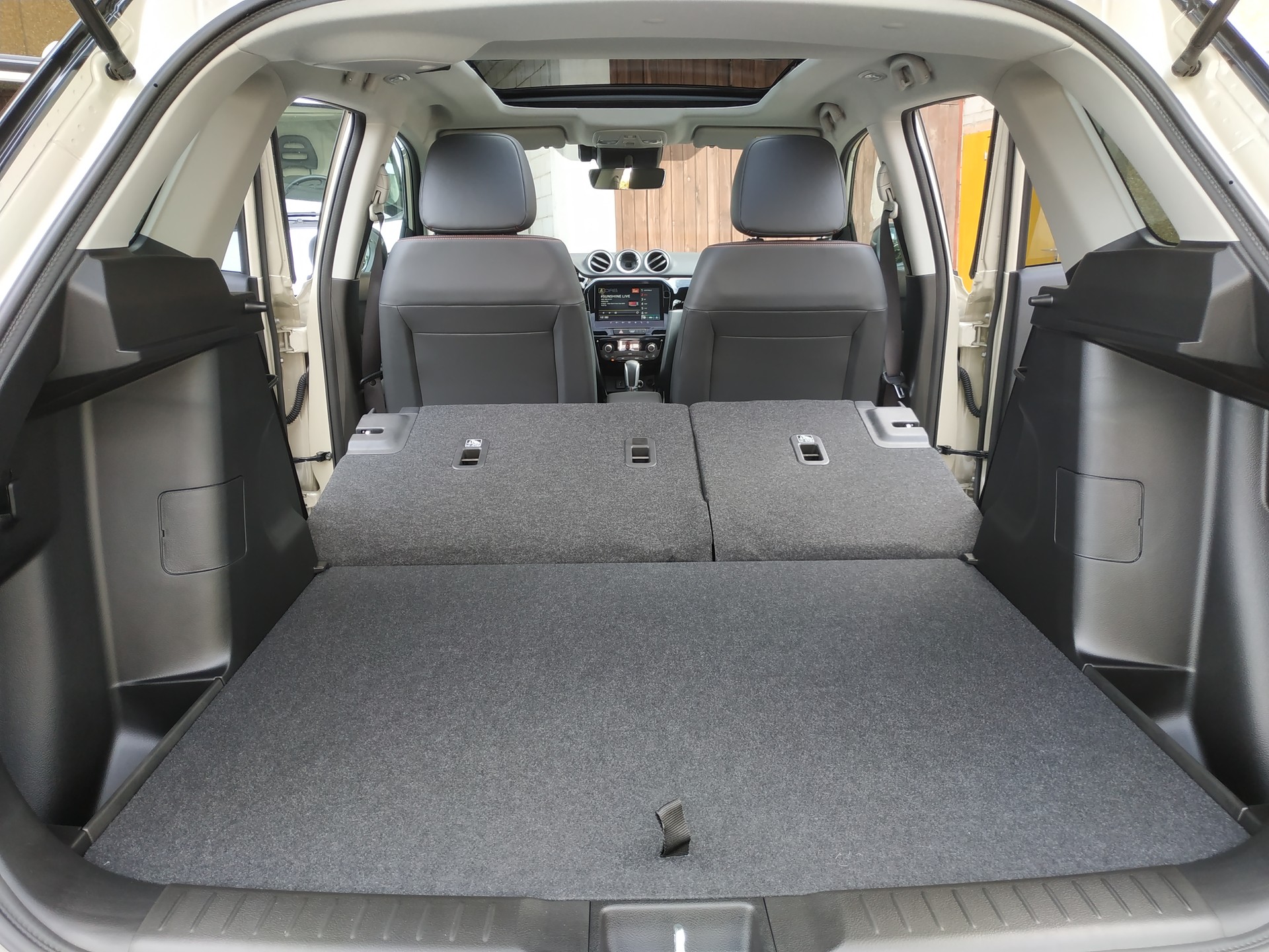 SUZUKI Vitara 1.4 Boosterjet Black Edition Top 4x4 Hybrid Automatic-image-23