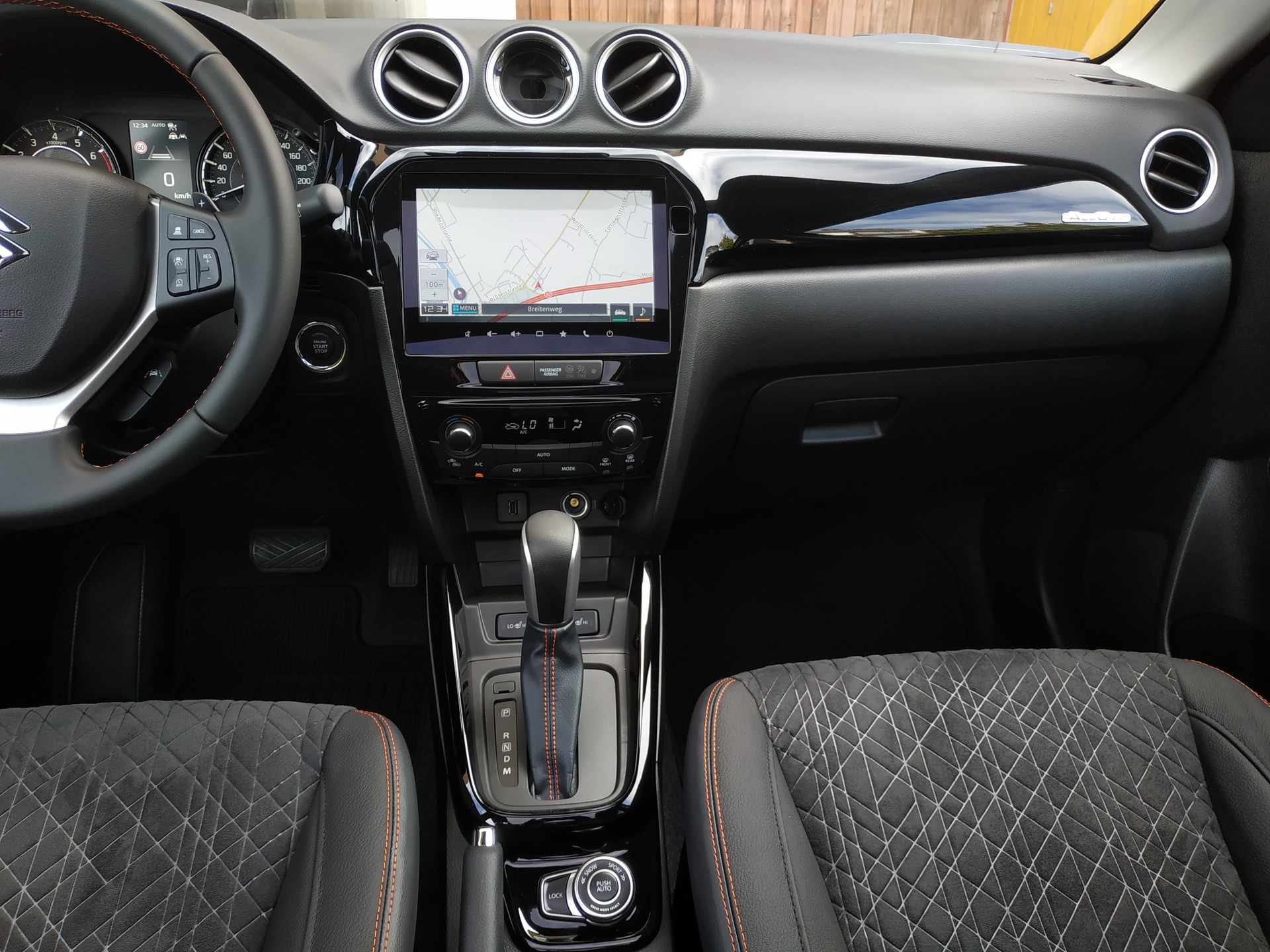 SUZUKI Vitara 1.4 Boosterjet Black Edition Top 4x4 Hybrid Automatic-image-14