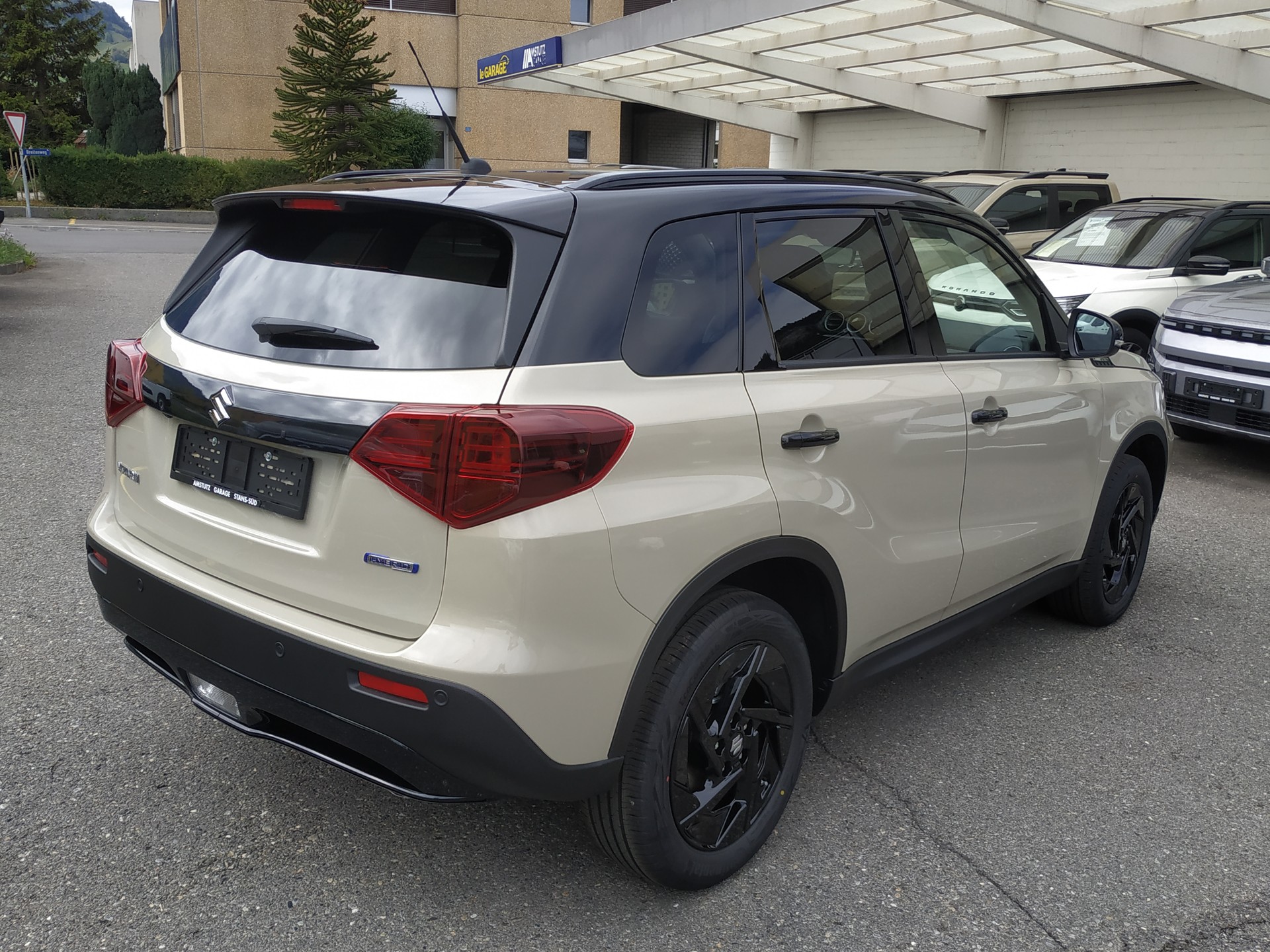 SUZUKI Vitara 1.4 Boosterjet Black Edition Top 4x4 Hybrid Automatic-image-6