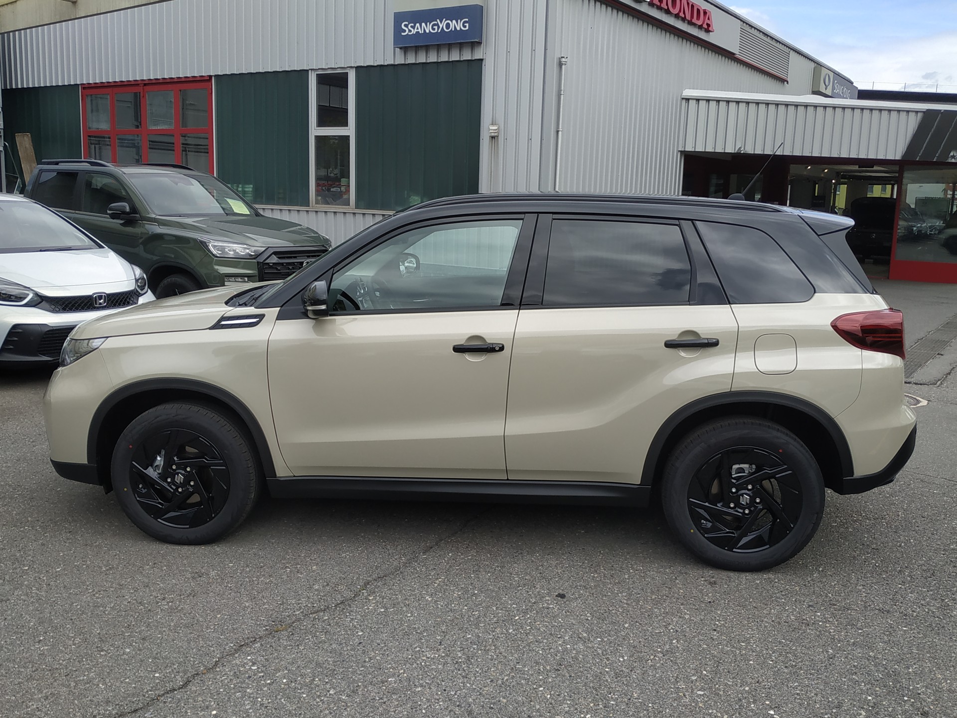 SUZUKI Vitara 1.4 Boosterjet Black Edition Top 4x4 Hybrid Automatic-image-8