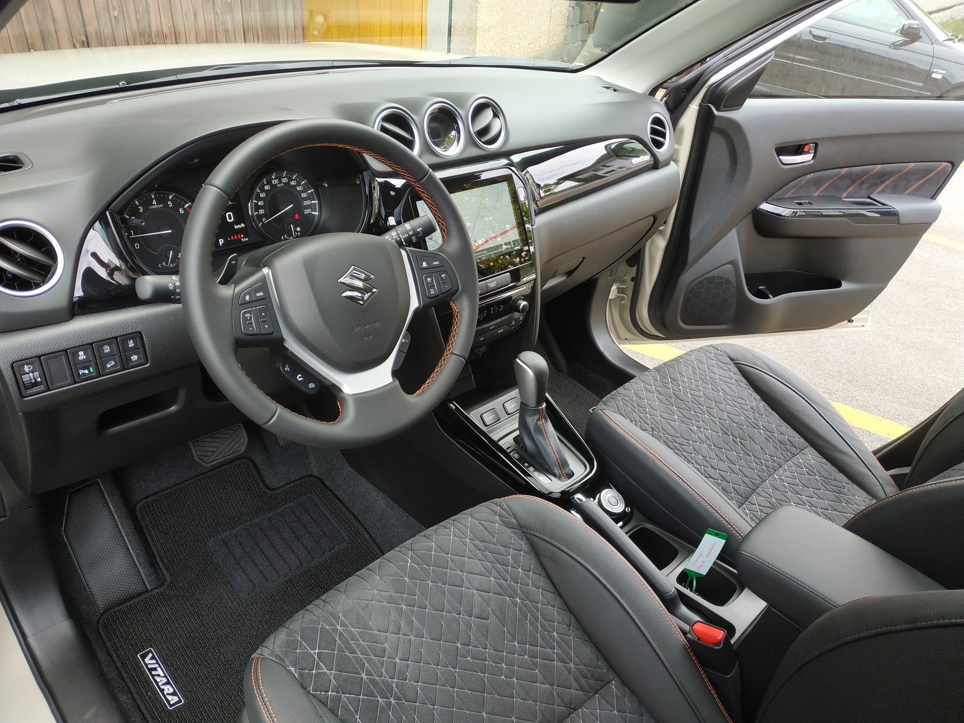 SUZUKI Vitara 1.4 Boosterjet Black Edition Top 4x4 Hybrid Automatic-image-11