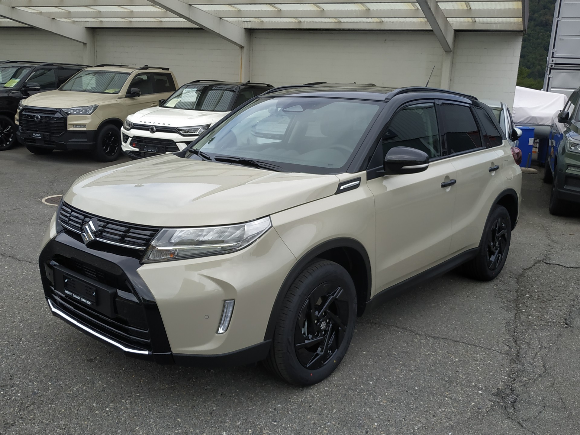 SUZUKI Vitara 1.4 Boosterjet Black Edition Top 4x4 Hybrid Automatic-image-2