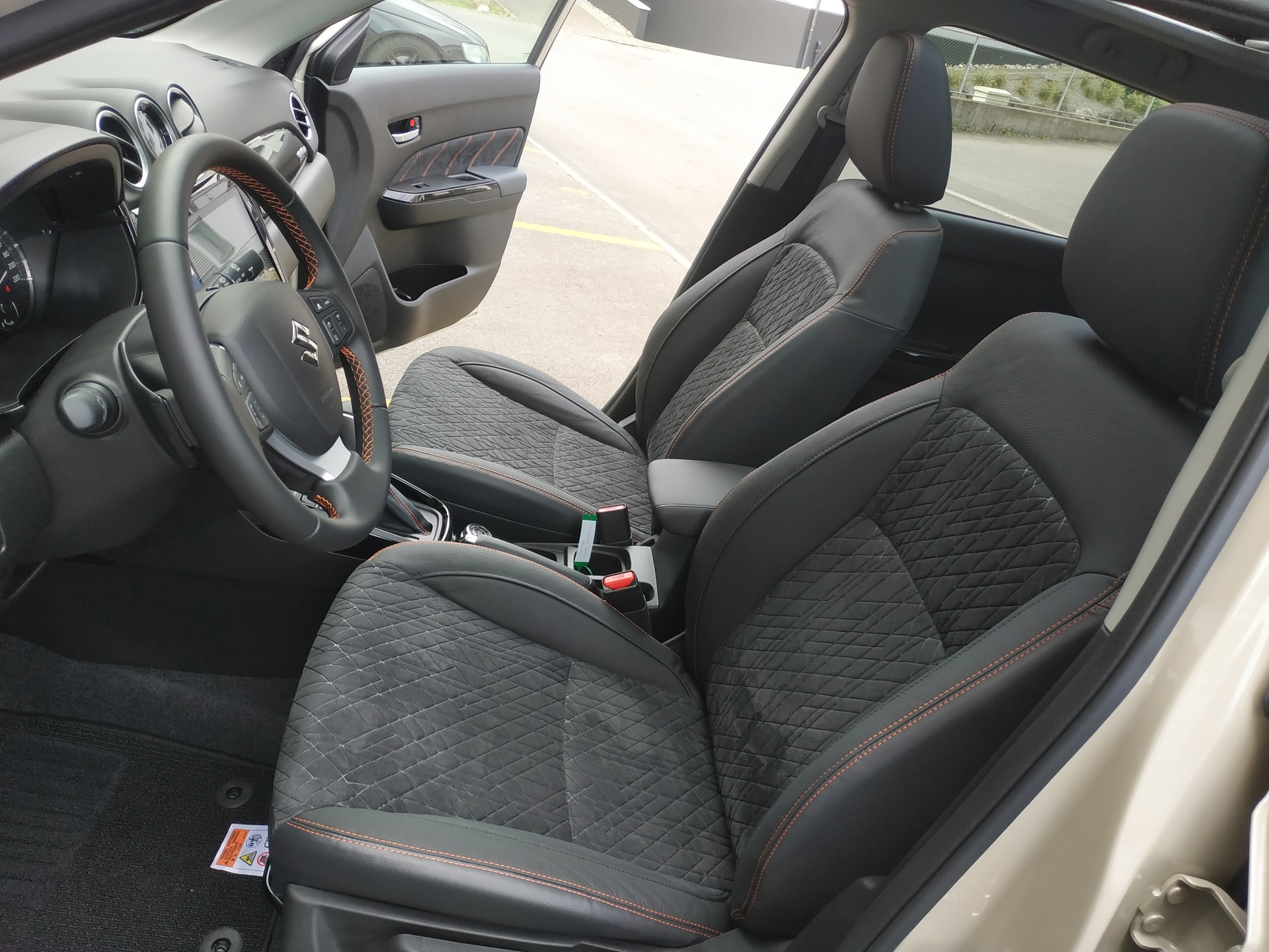 SUZUKI Vitara 1.4 Boosterjet Black Edition Top 4x4 Hybrid Automatic-image-13