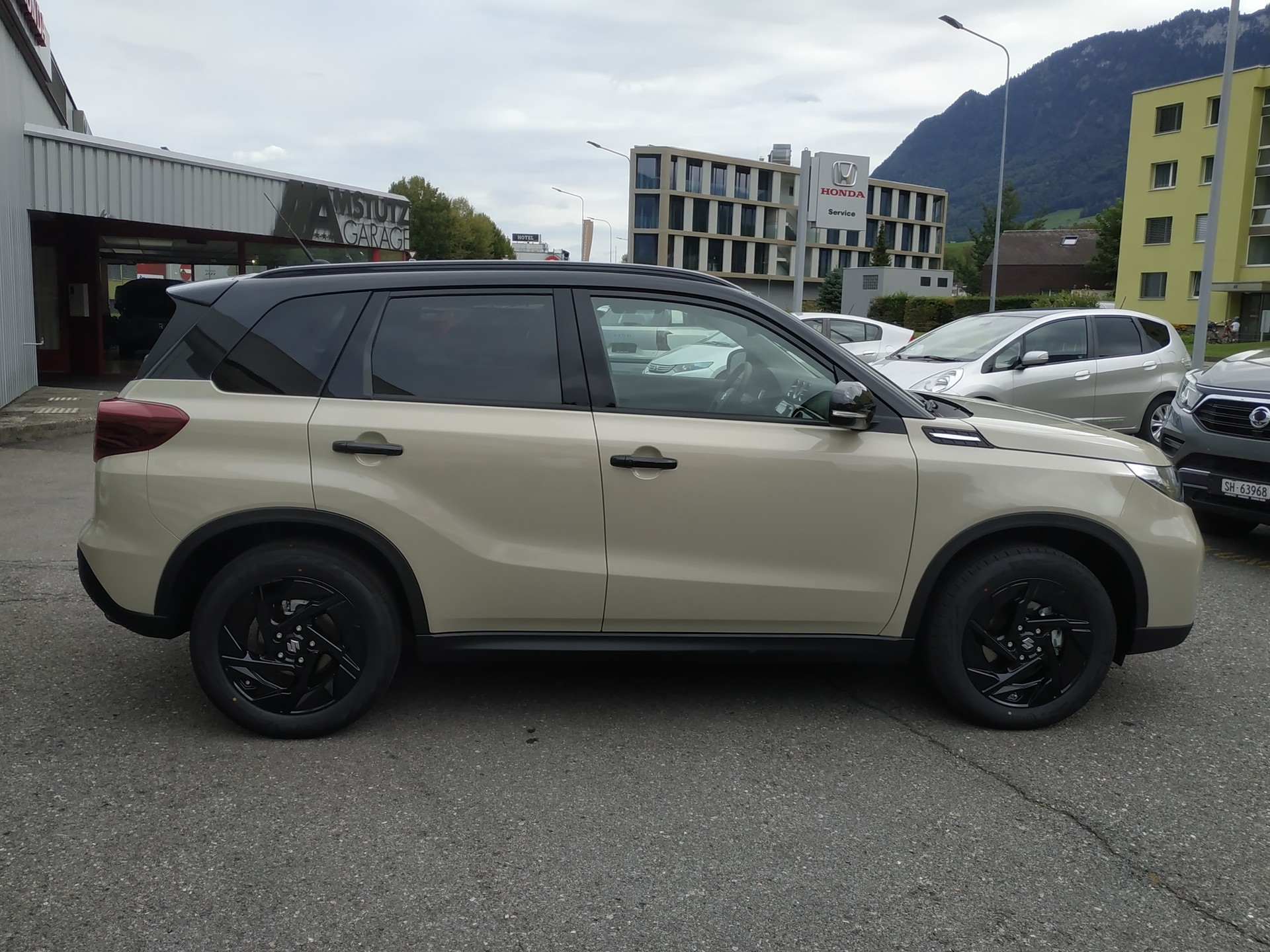 SUZUKI Vitara 1.4 Boosterjet Black Edition Top 4x4 Hybrid Automatic-image-5