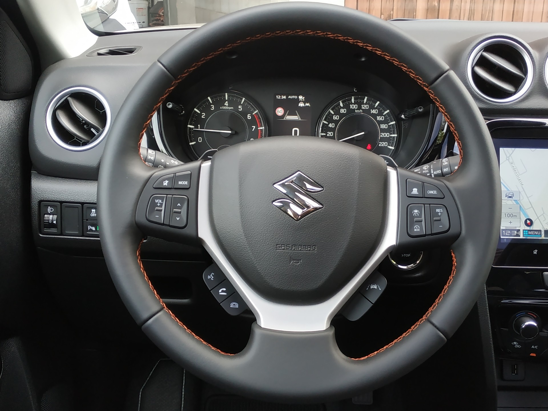 SUZUKI Vitara 1.4 Boosterjet Black Edition Top 4x4 Hybrid Automatic-image-16