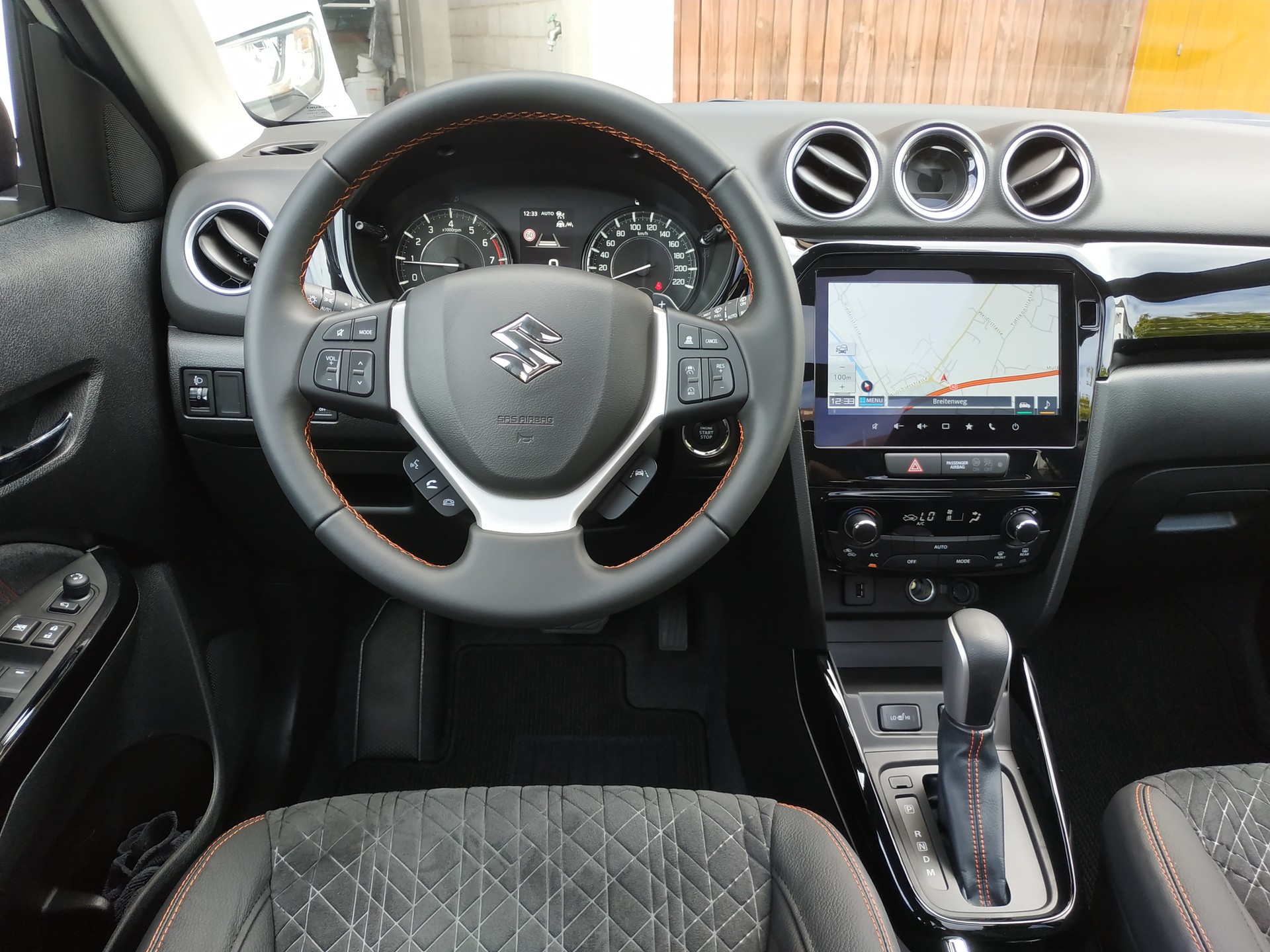 SUZUKI Vitara 1.4 Boosterjet Black Edition Top 4x4 Hybrid Automatic-image-12