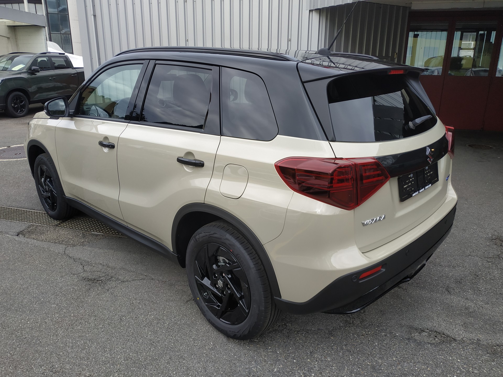 SUZUKI Vitara 1.4 Boosterjet Black Edition Top 4x4 Hybrid Automatic-image-4