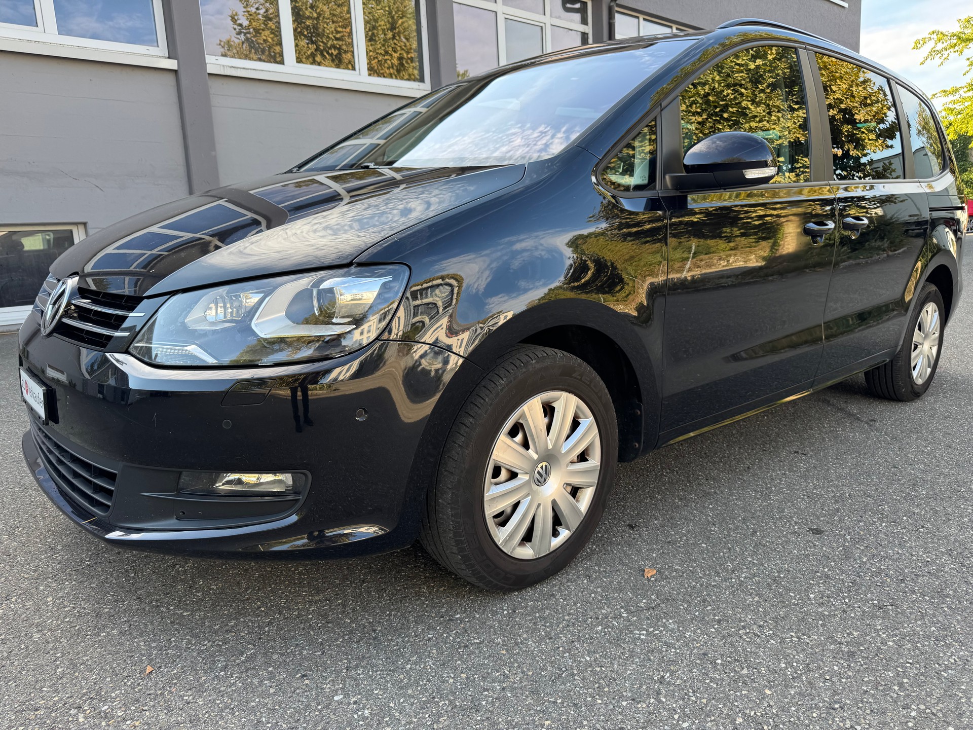 VW Sharan 2.0 TDI BlueMotion Technology Trendline-image-0