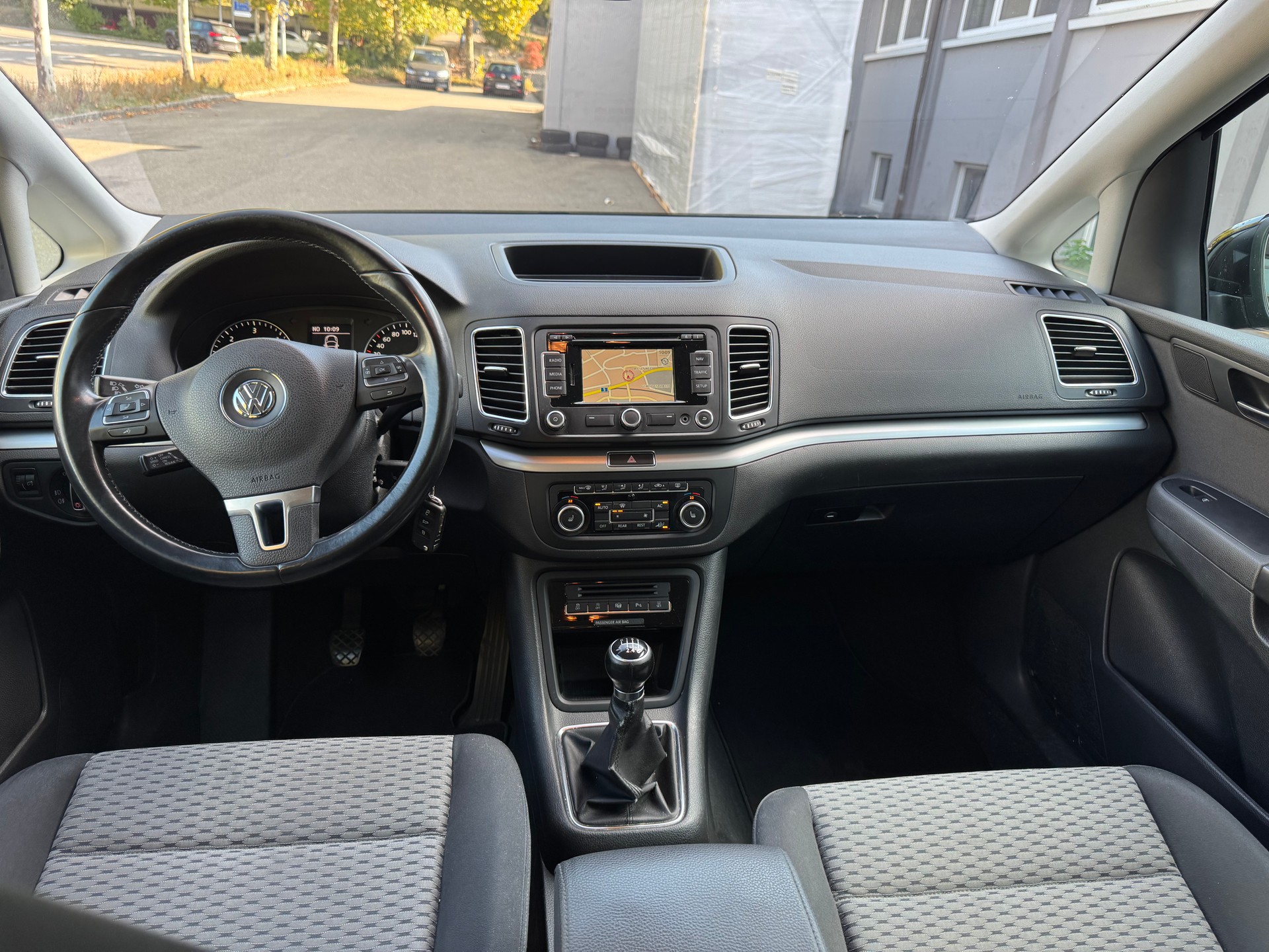 VW Sharan 2.0 TDI BlueMotion Technology Trendline-image-12