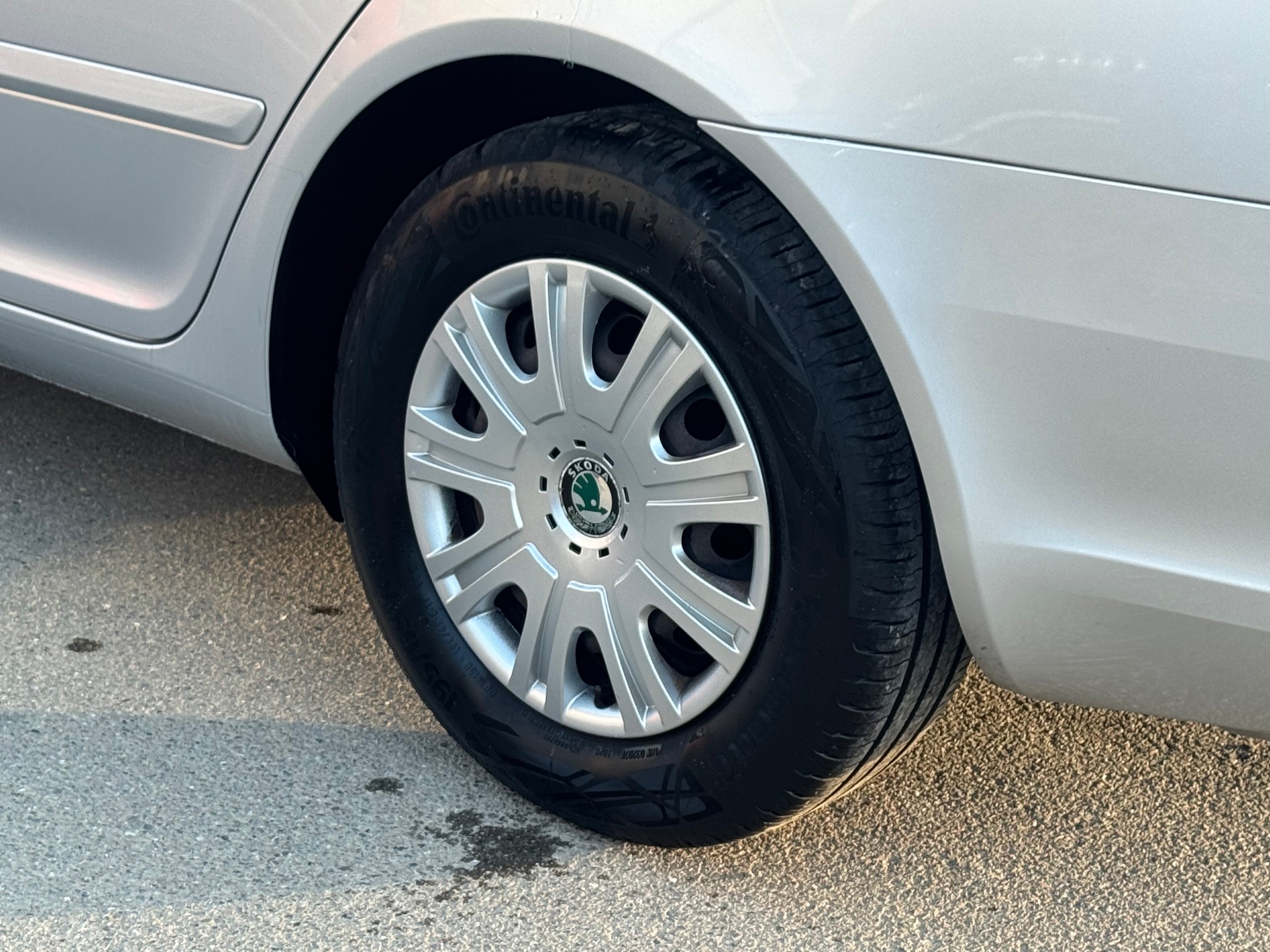 SKODA Octavia Combi 1.2 TSI Ambition DSG-image-4
