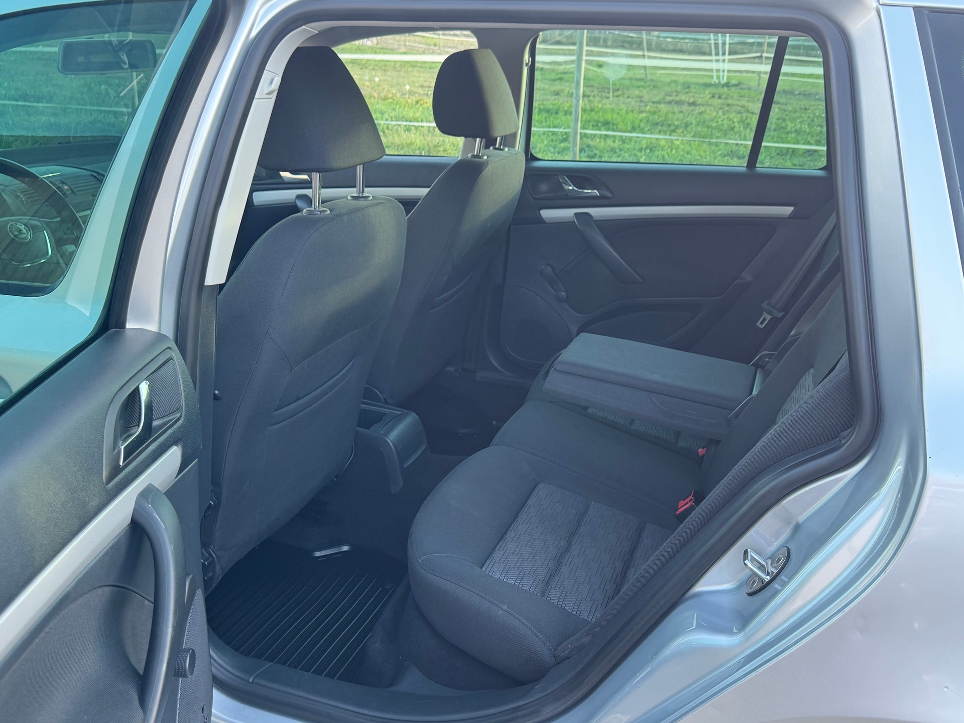 SKODA Octavia Combi 1.2 TSI Ambition DSG-image-9