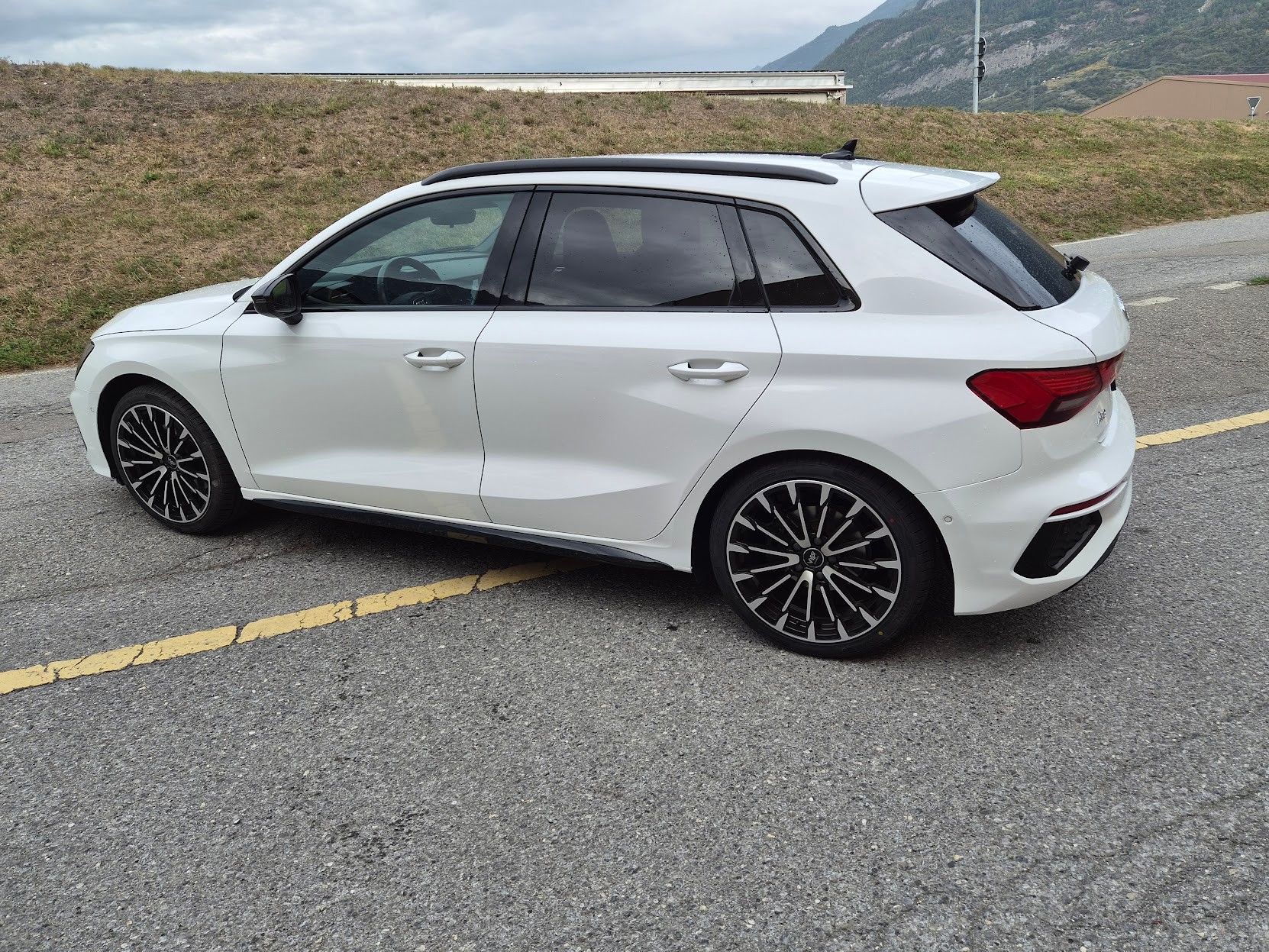 AUDI 1.5 35 TFSI S Line Attraction S-Tronic-image-3