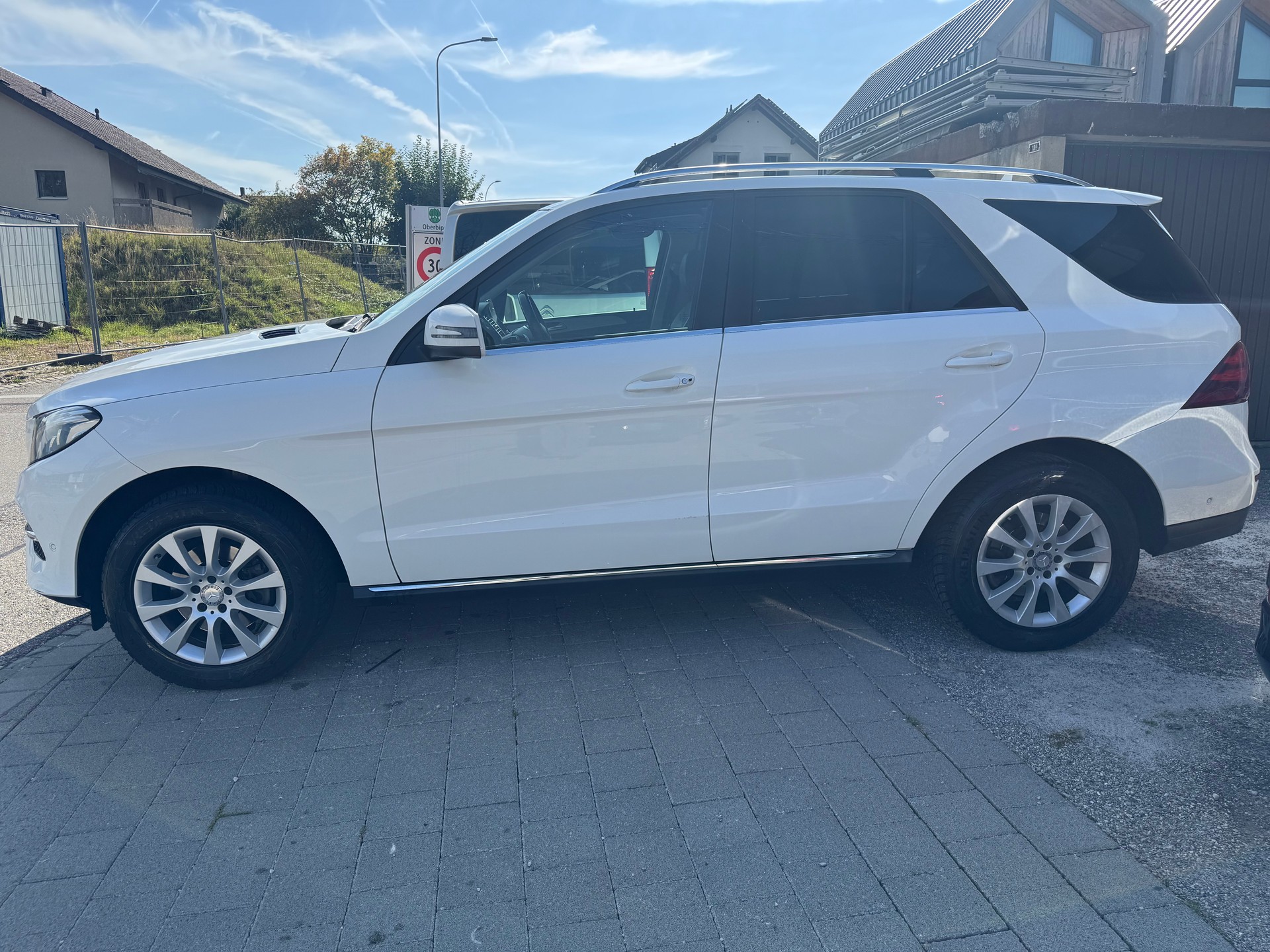 MERCEDES-BENZ GLE 250 d 4Matic 9G-Tronic-image-4