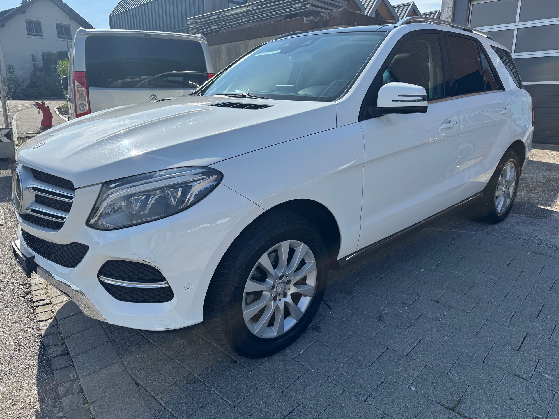 MERCEDES-BENZ GLE 250 d 4Matic 9G-Tronic-image-1
