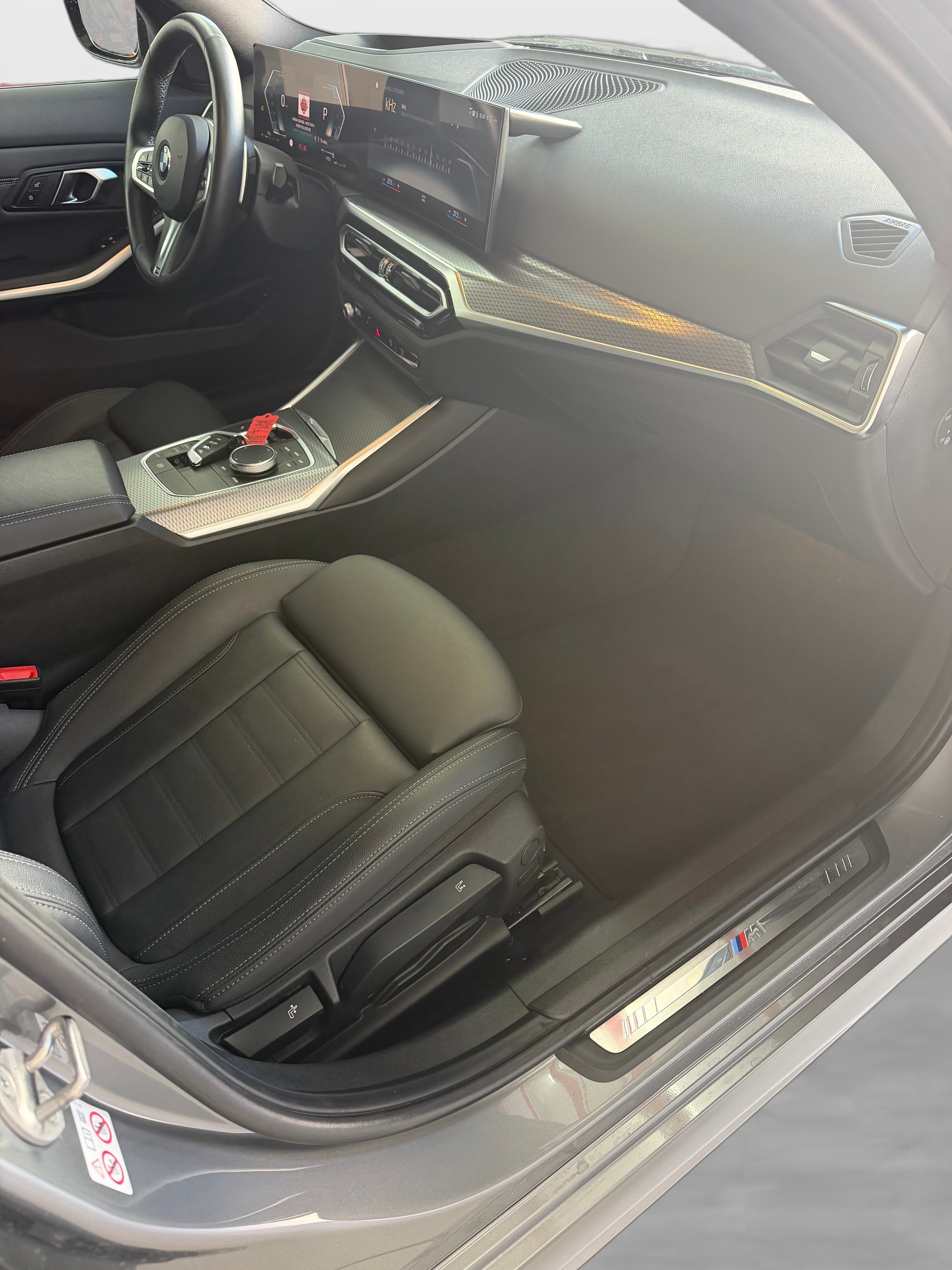 BMW 320d xDrive 48V Touring Steptronic M Sport-image-11