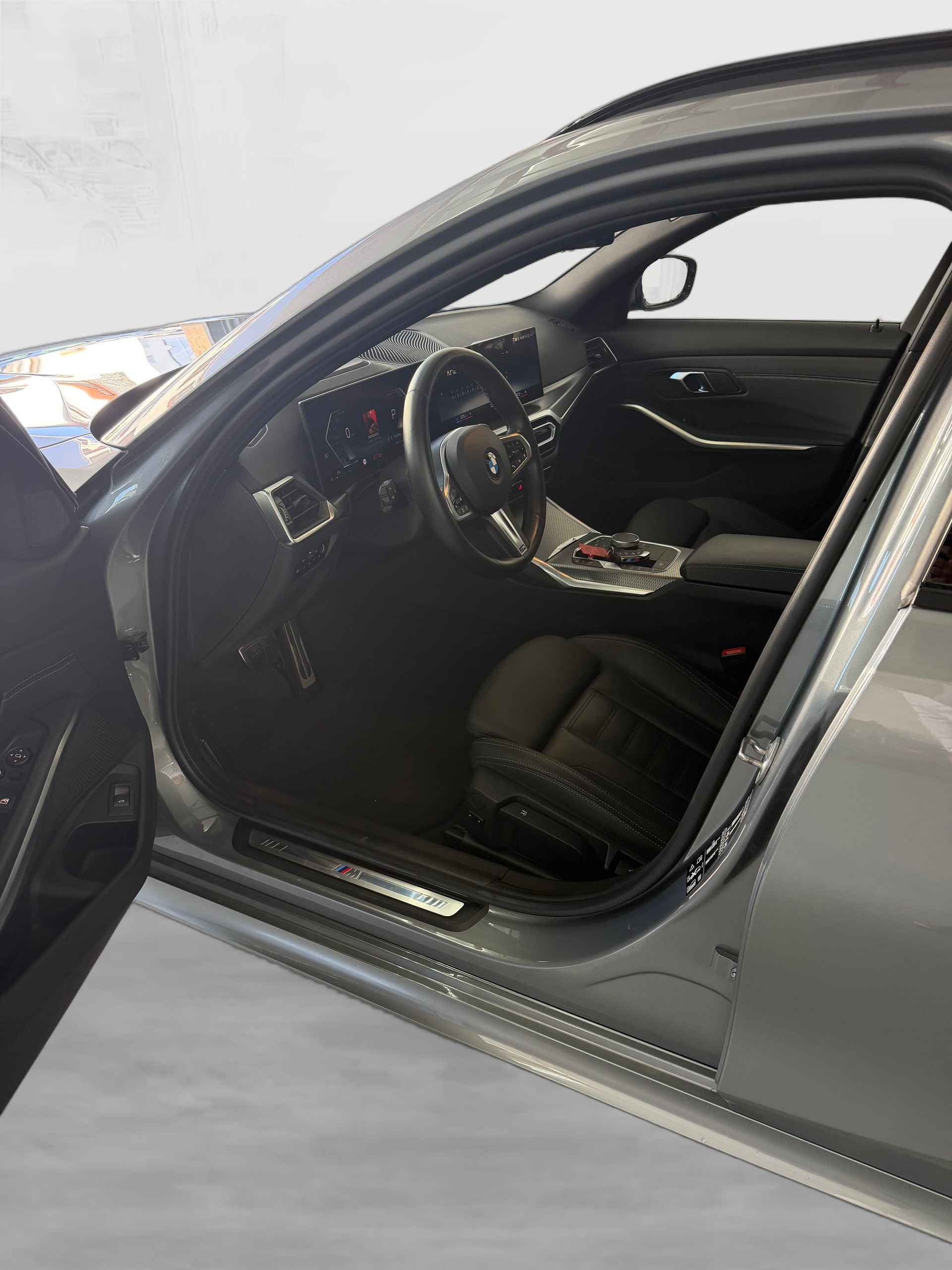 BMW 320d xDrive 48V Touring Steptronic M Sport-image-5