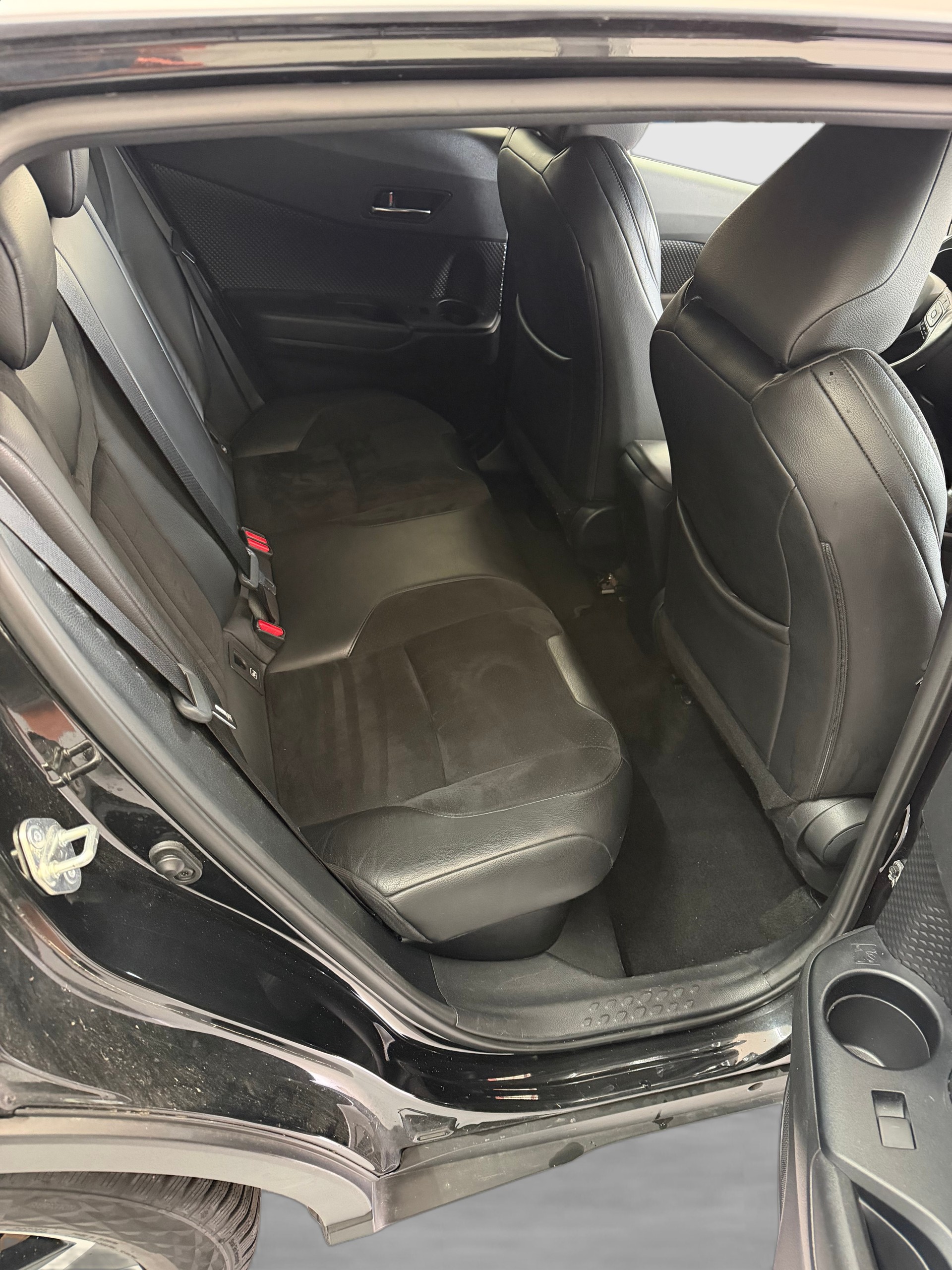 TOYOTA C-HR 2.0 HSD CVT Trend-image-11