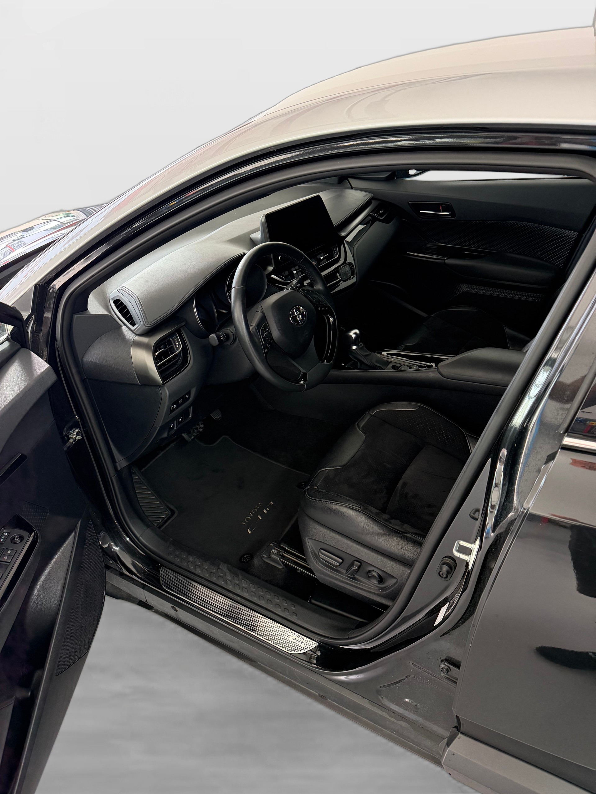 TOYOTA C-HR 2.0 HSD CVT Trend-image-6