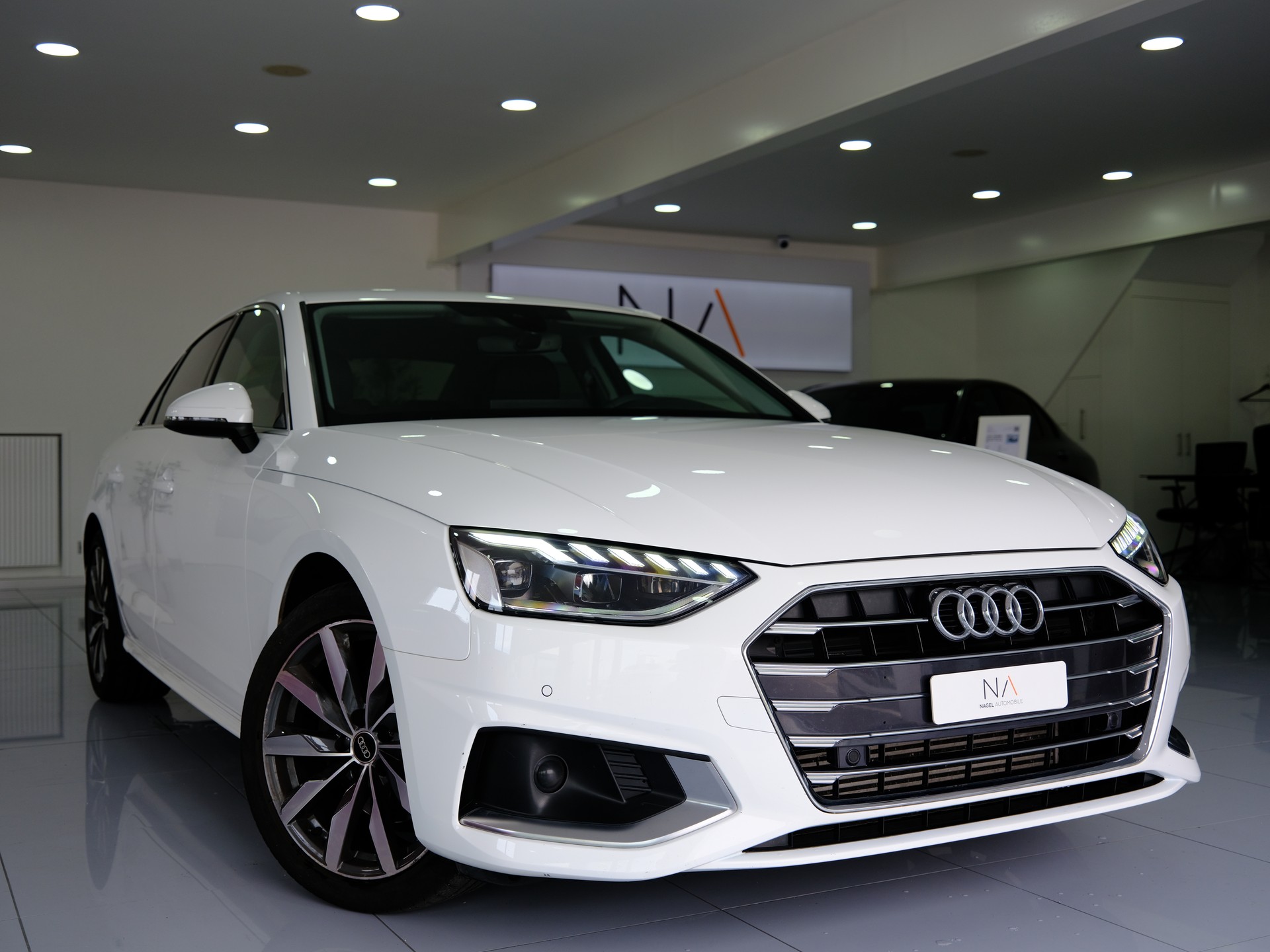 AUDI A4 Limousine 35 TFSI advanced S-tronic *Rückfahrkamera* *Keyless*-image-0