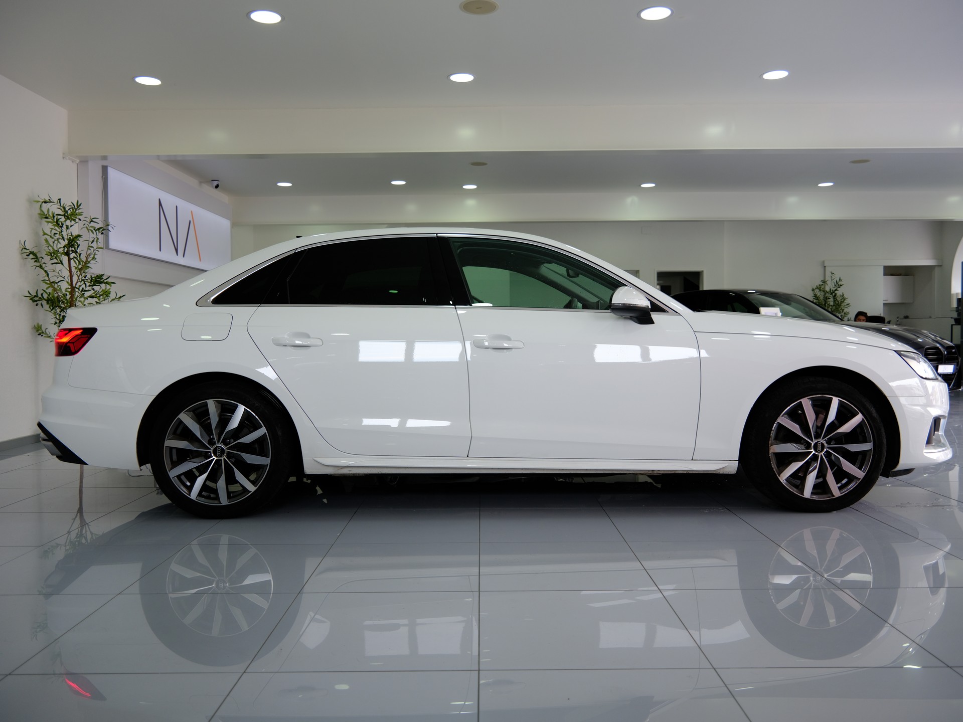 AUDI A4 Limousine 35 TFSI advanced S-tronic *Rückfahrkamera* *Keyless*-image-8