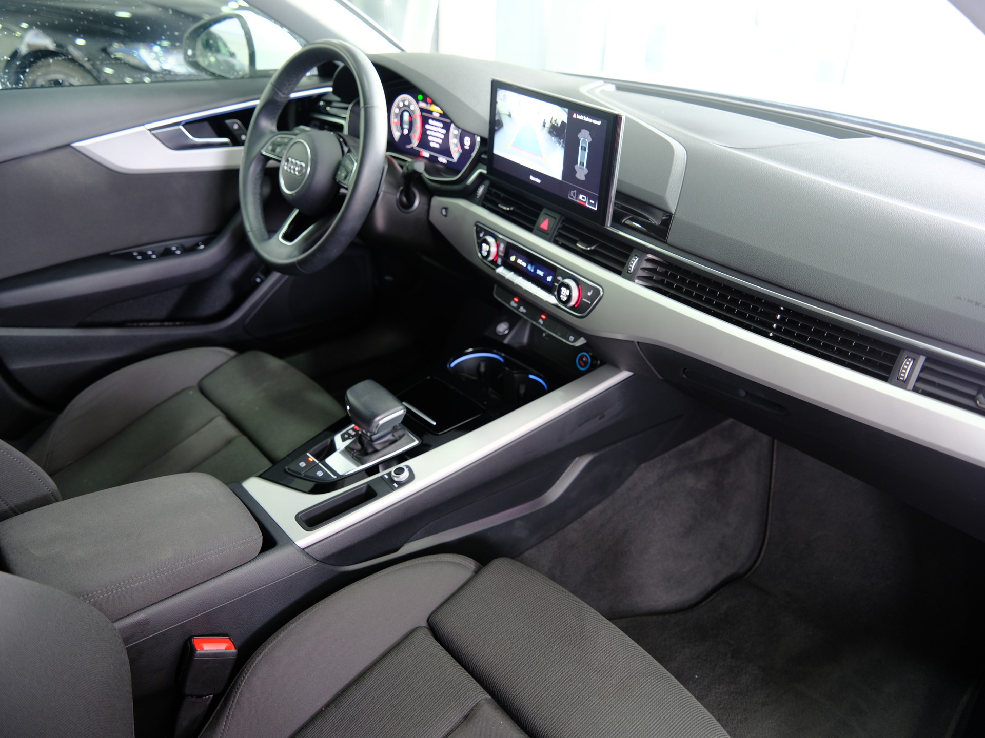 AUDI A4 Limousine 35 TFSI advanced S-tronic *Rückfahrkamera* *Keyless*-image-17