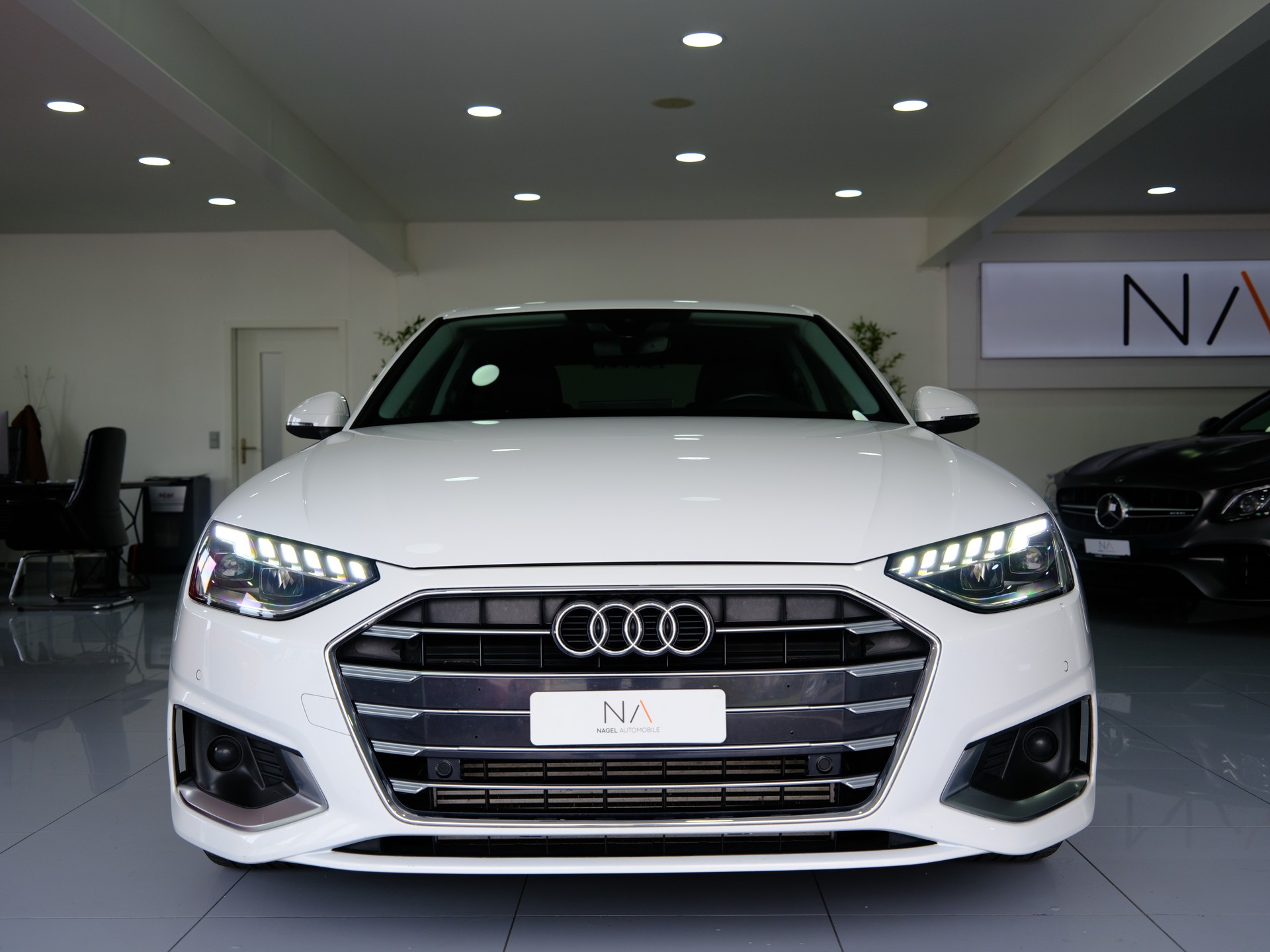 AUDI A4 Limousine 35 TFSI advanced S-tronic *Rückfahrkamera* *Keyless*-image-2