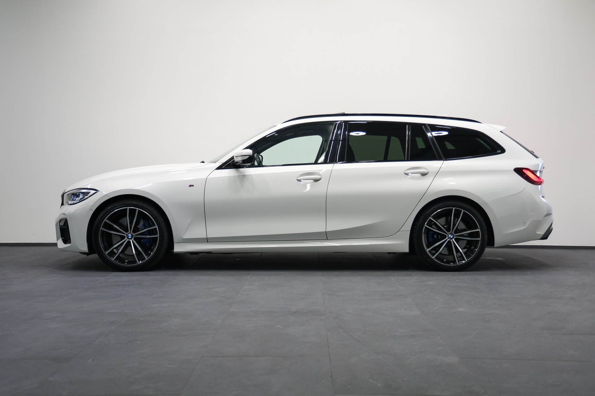 BMW M340d xDrive 48V Touring Steptronic Sport *CH-Fahrzeug*-image-5