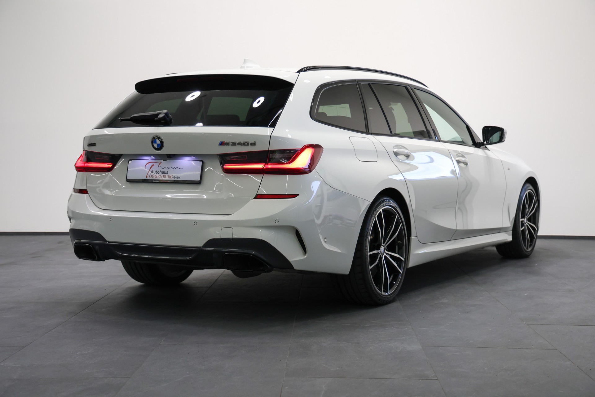 BMW M340d xDrive 48V Touring Steptronic Sport *CH-Fahrzeug*-image-6