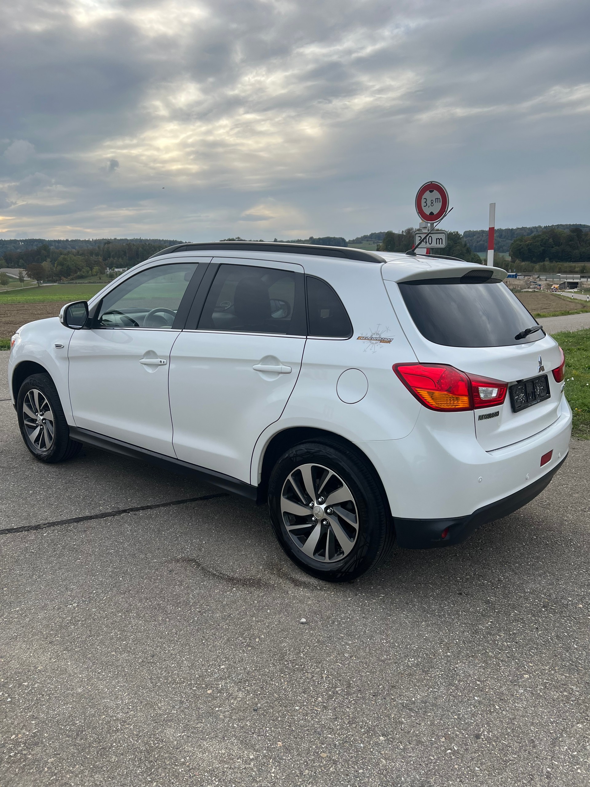 MITSUBISHI ASX 2.2 DID Celebration 300K Leder 4WD Automatic-image-6