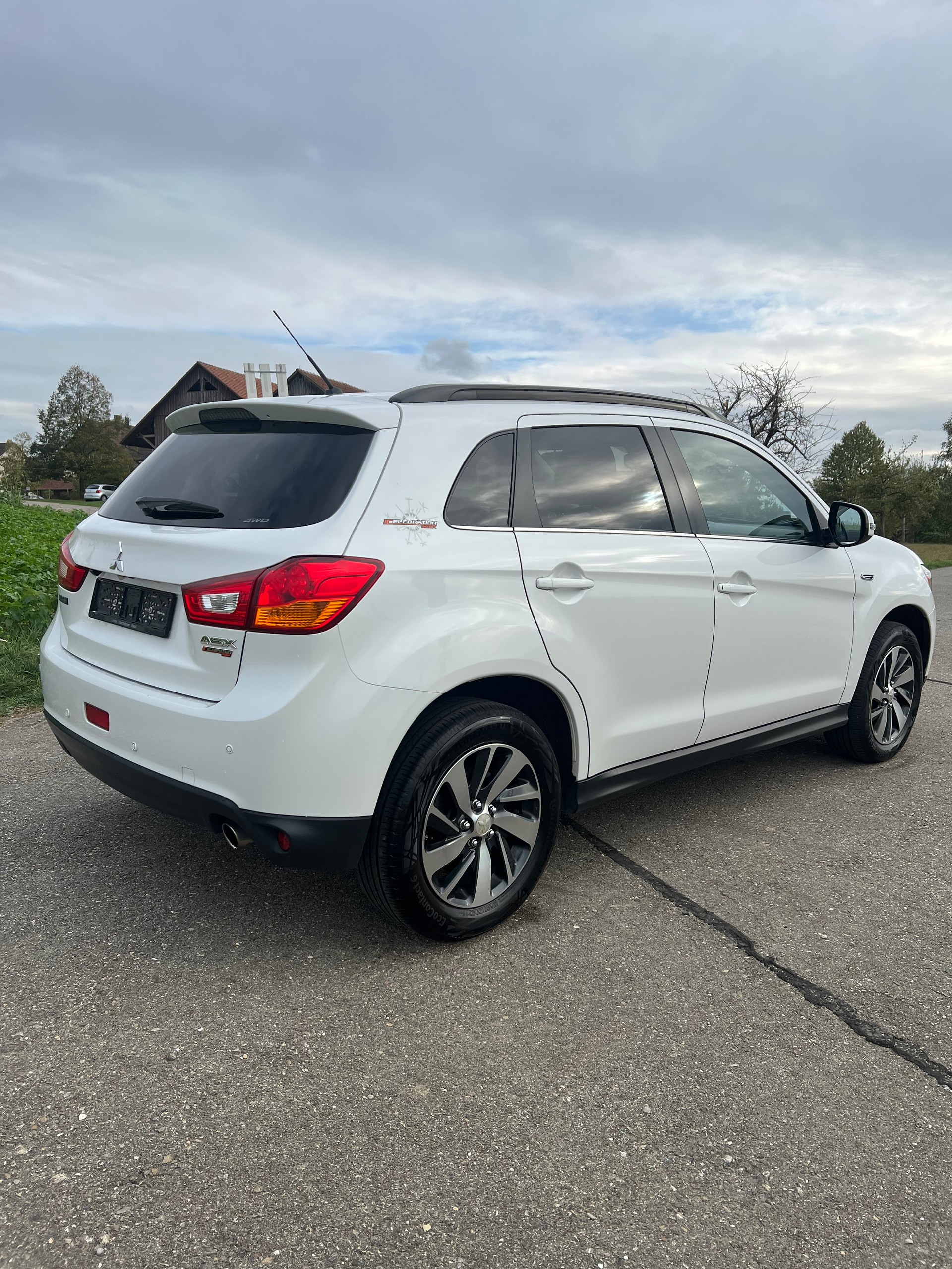 MITSUBISHI ASX 2.2 DID Celebration 300K Leder 4WD Automatic-image-3