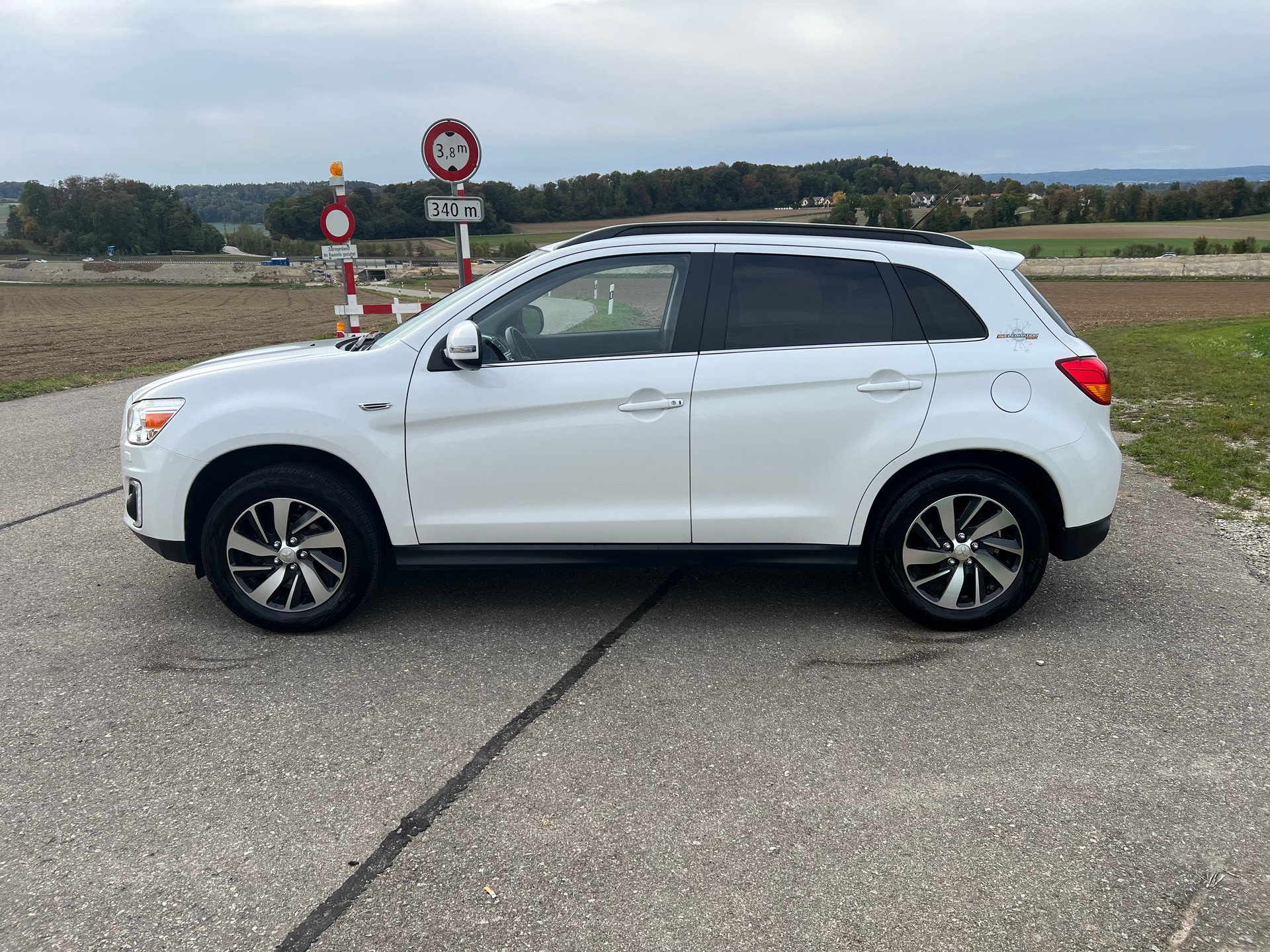 MITSUBISHI ASX 2.2 DID Celebration 300K Leder 4WD Automatic-image-7