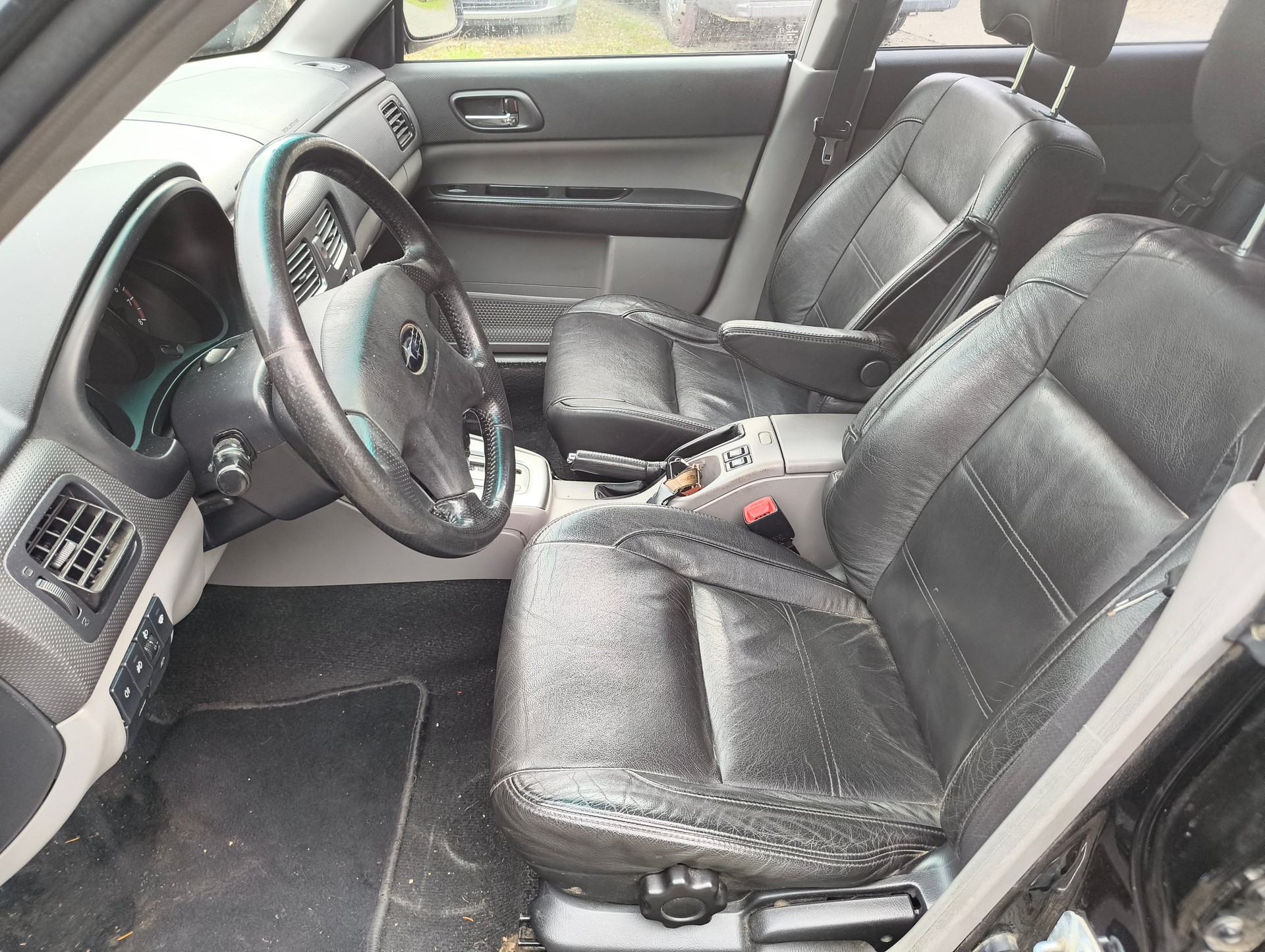 SUBARU Forester 2.0XT Club Automatic-image-6