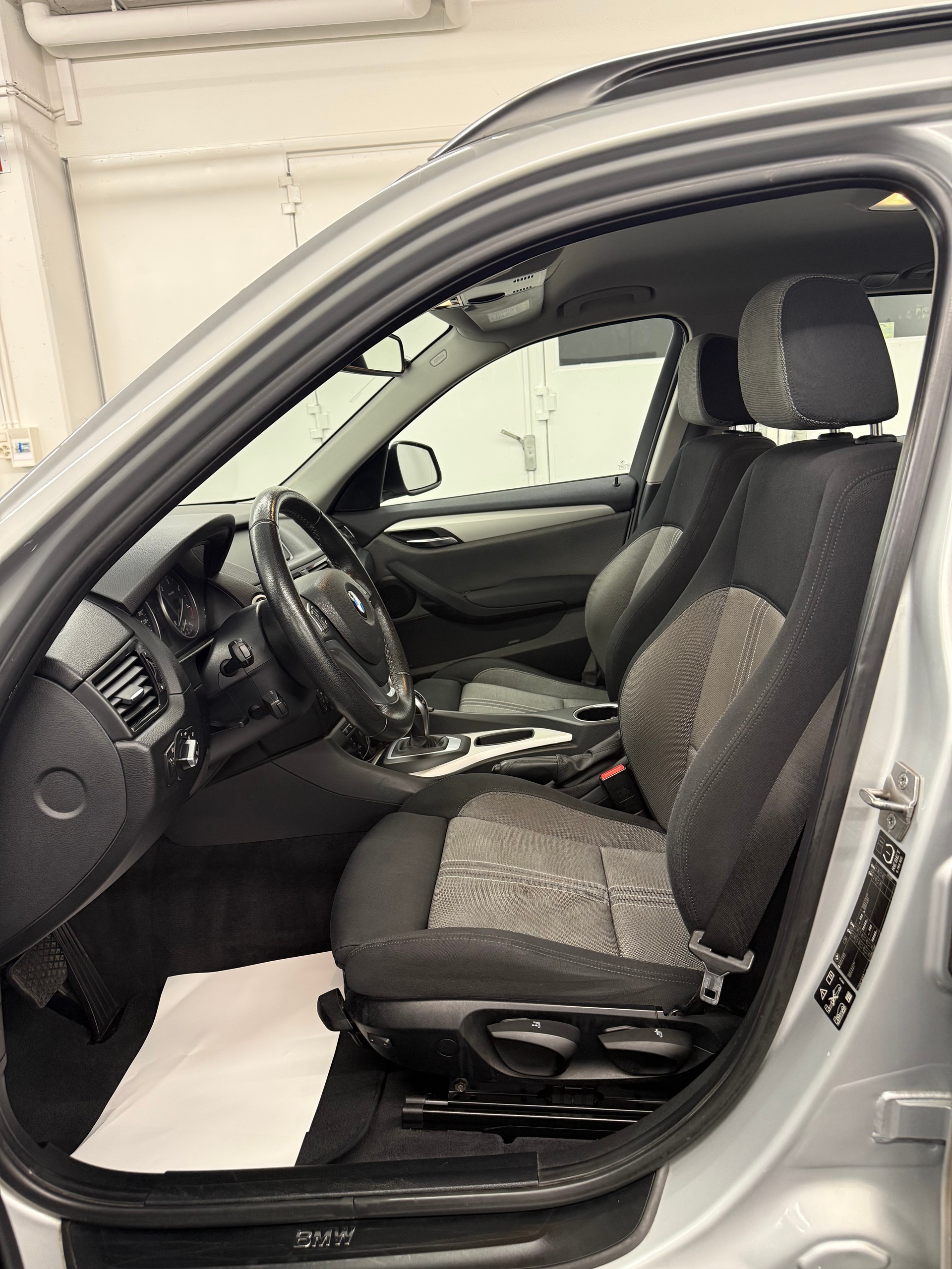 BMW X1 xDrive 18d Steptronic Allrad-image-8