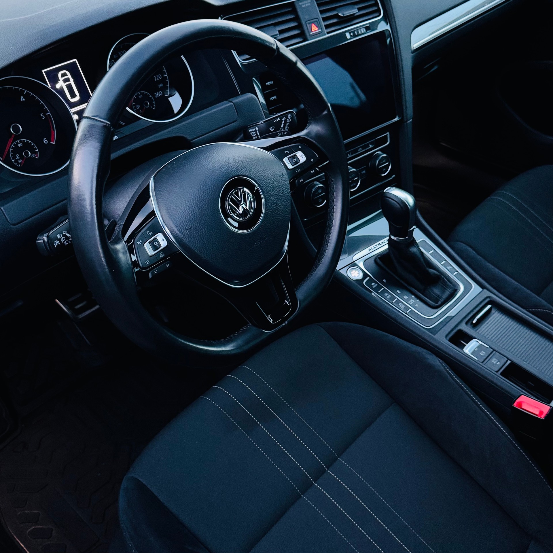 VW Golf 2.0 TDI Alltrack 4Motion DSG-image-7